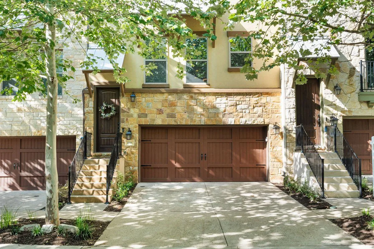 Photo 2 of 1116 HIGHKNOLL LN