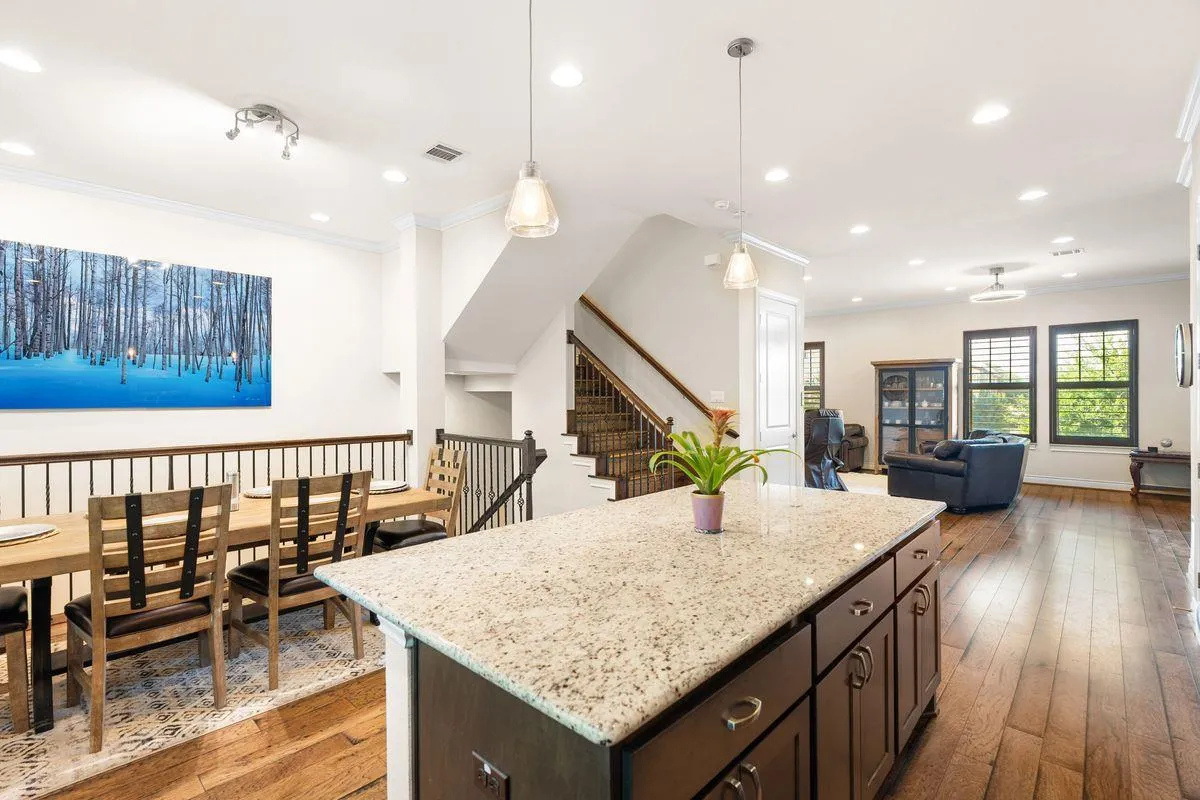 Photo 5 of 1116 HIGHKNOLL LN