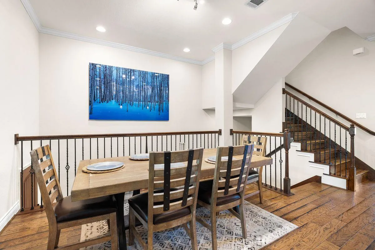 Photo 4 of 1116 HIGHKNOLL LN