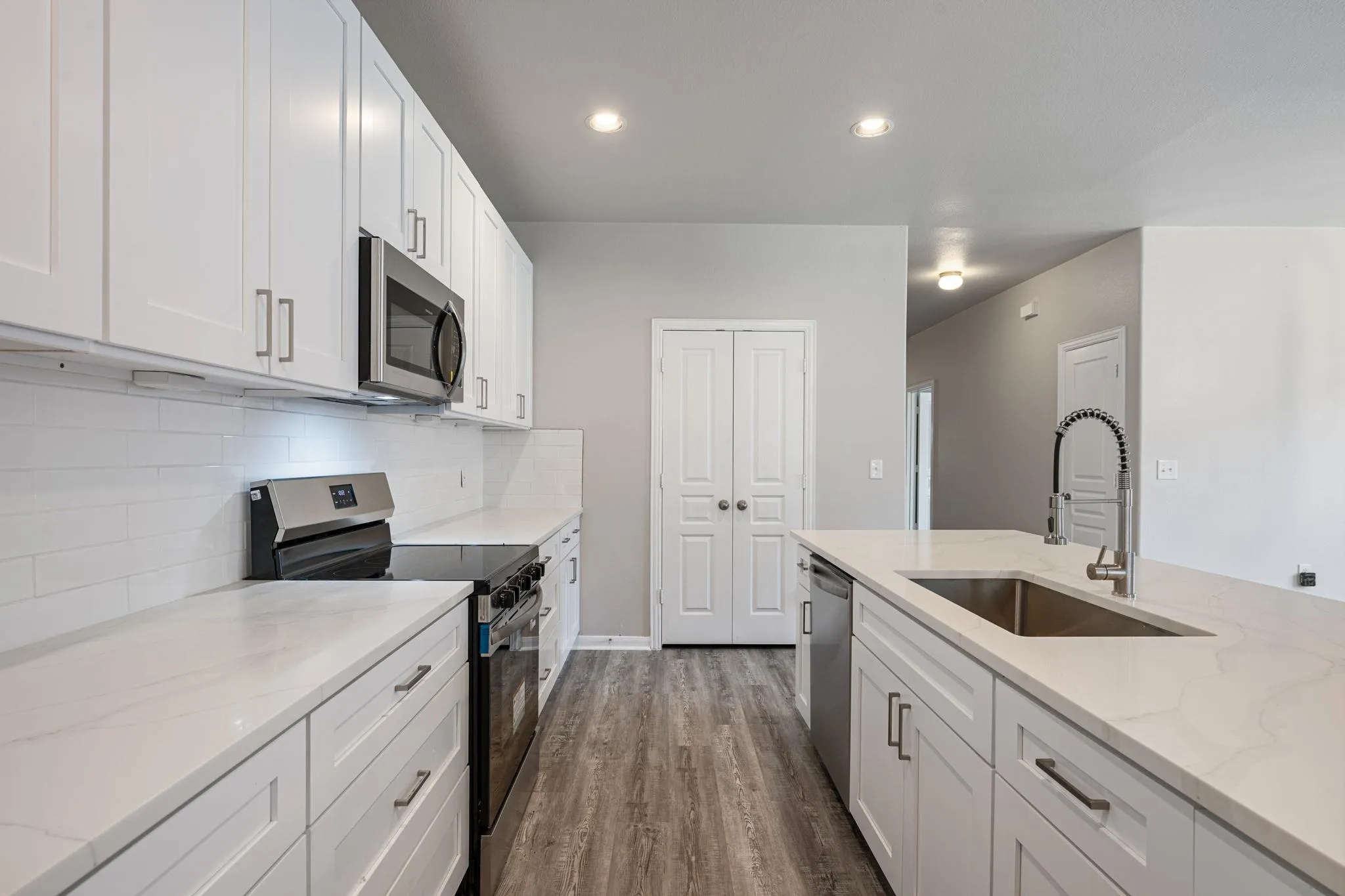 Photo 5 of 13513 KEARNS DR