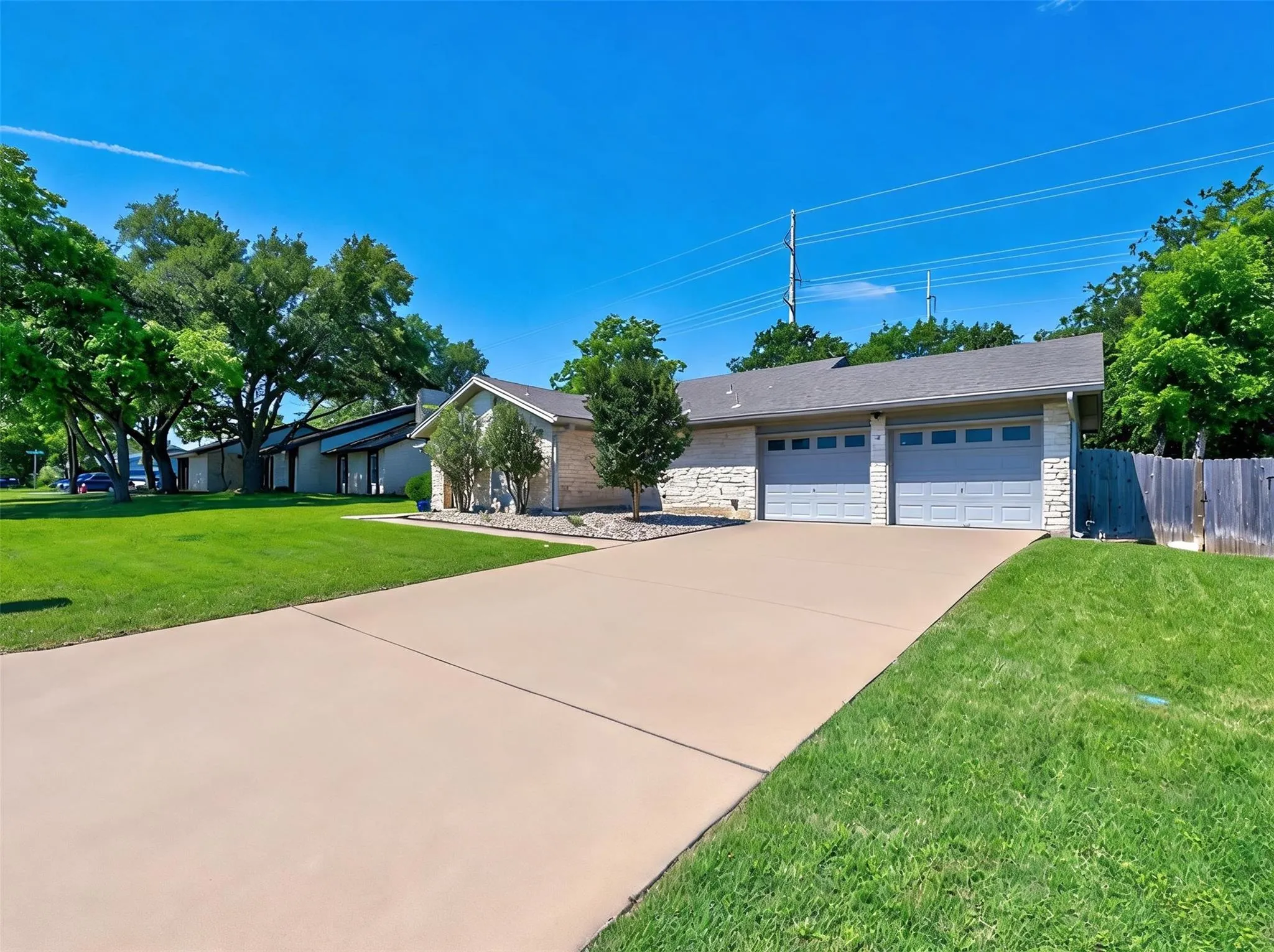 Photo 4 of 1002 DEEP WOOD DR