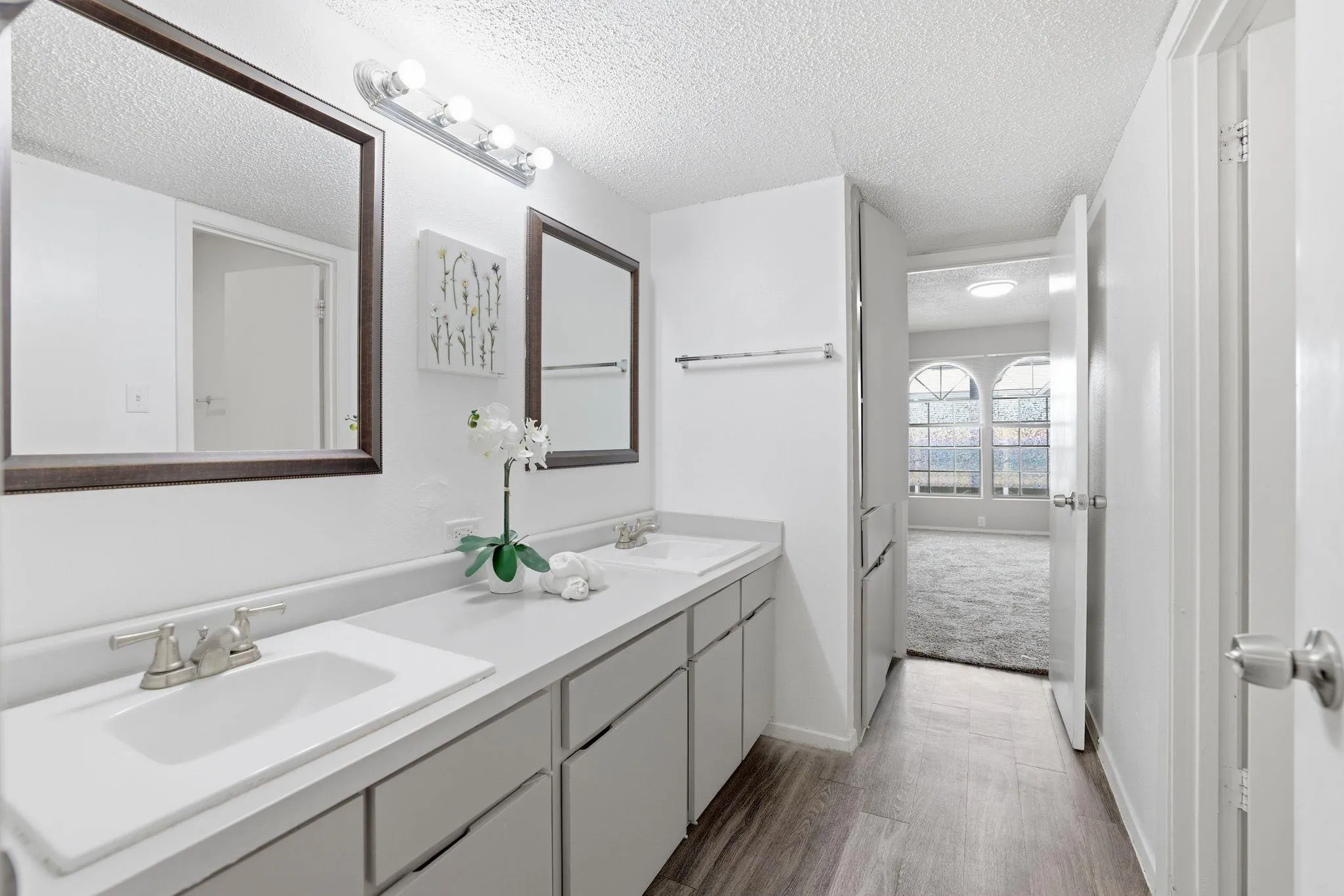 Photo 3 of 206 E 33RD ST #208