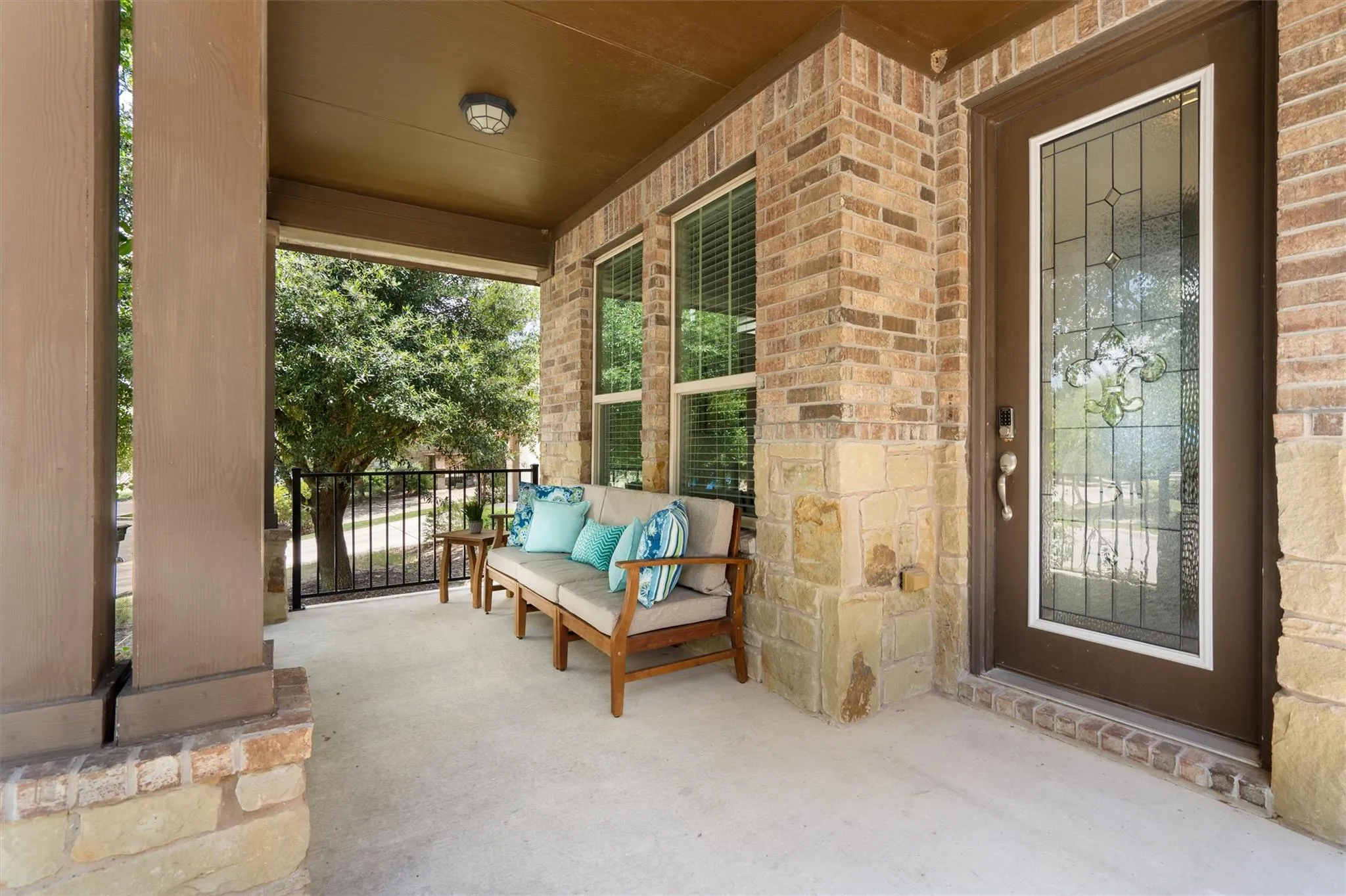 Photo 3 of 1128 CLEARWING CIR