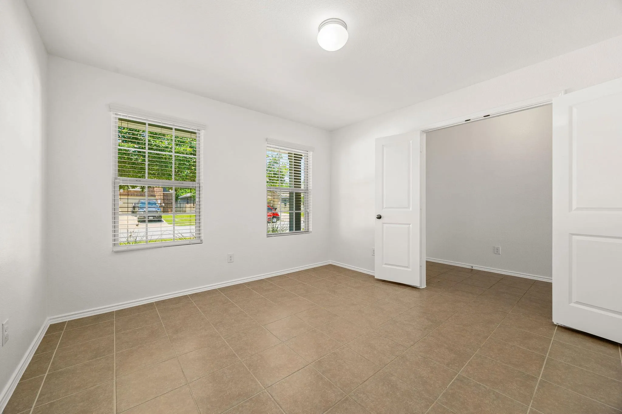 Photo 4 of 21609 GALLUS DR