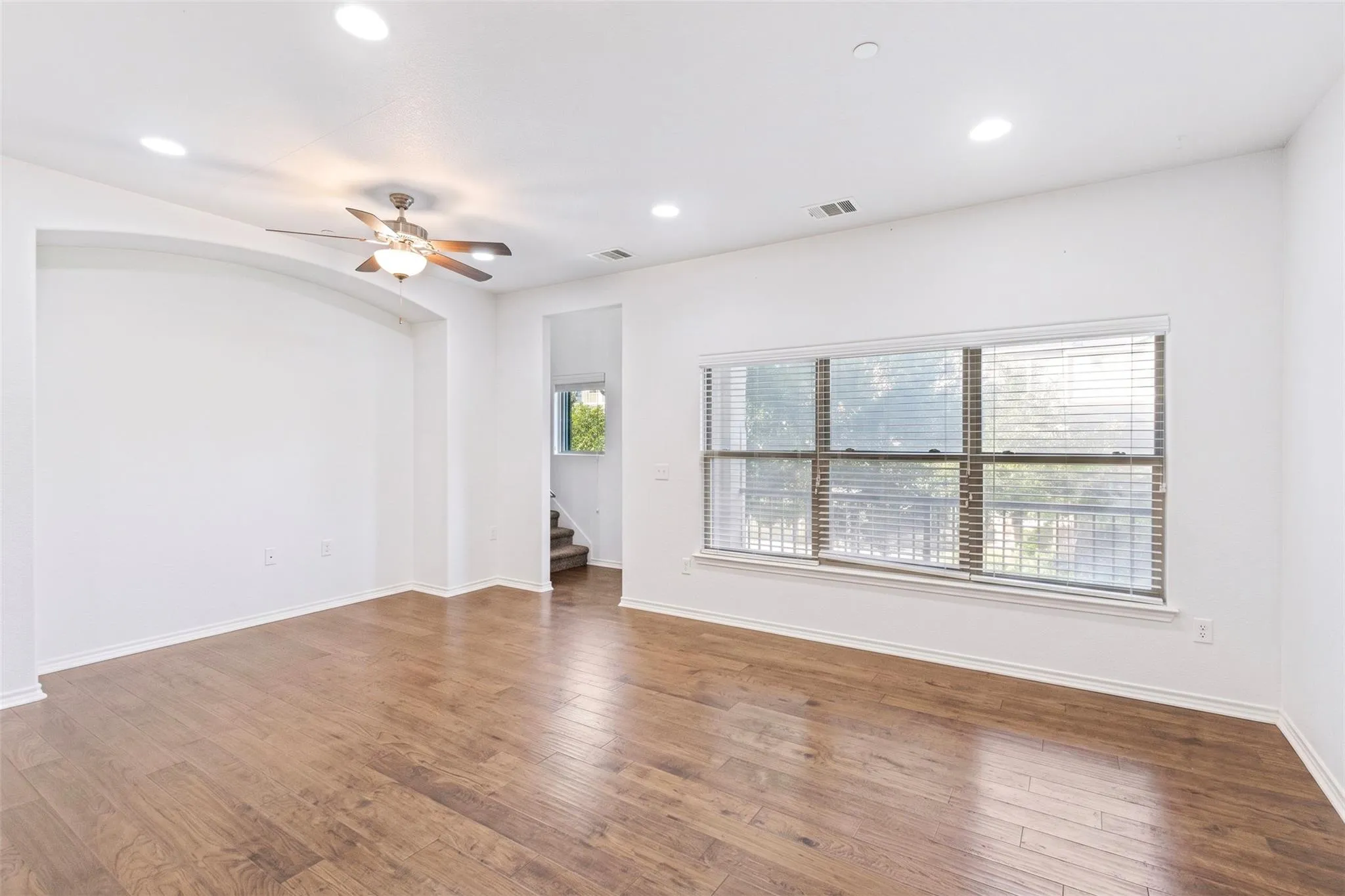 Photo 5 of 208 BIRCH OAK LN
