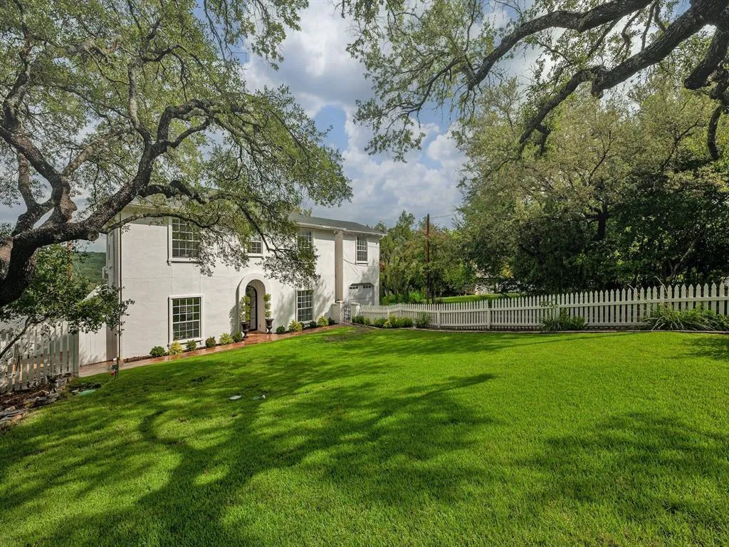 Photo 4 of 1604 CLIFFWOOD DR