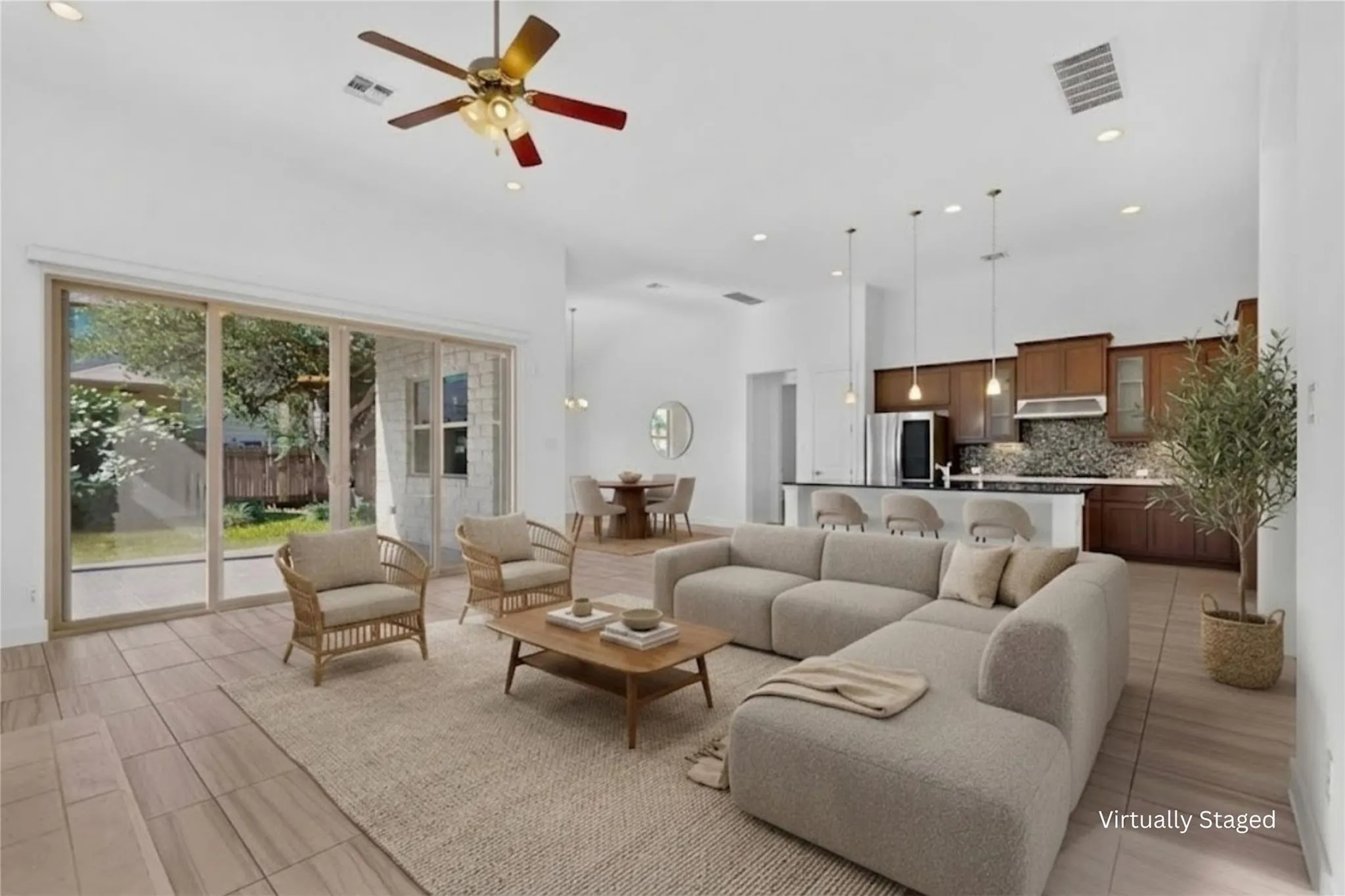Photo 4 of 1902 FLORESTA DR