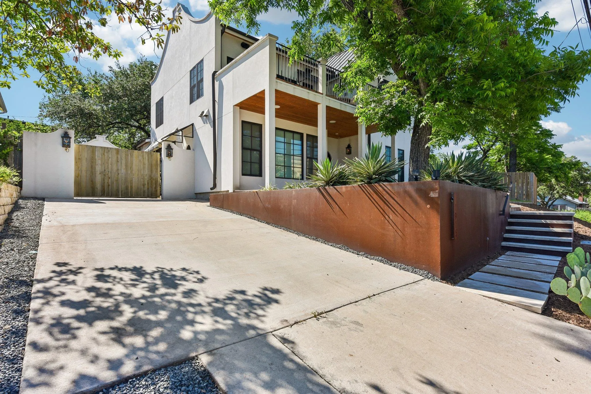 Photo 2 of 1915 BRACKENRIDGE ST