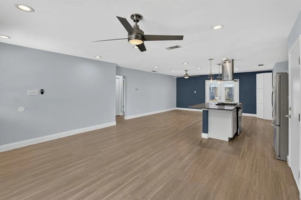 Photo 5 of 8602 COLONIAL DR