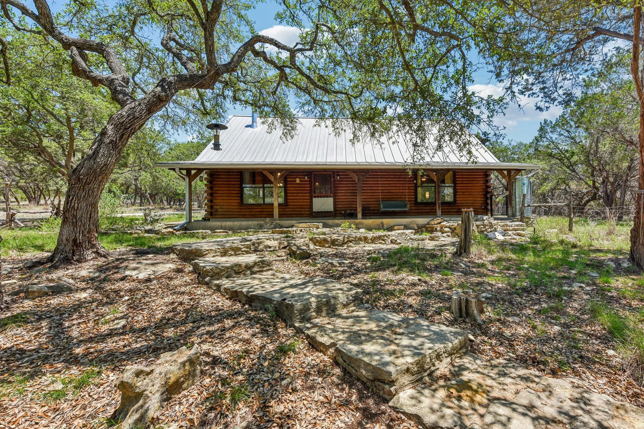 Photo of 501 OAK KNOB DR, Wimberley, TX, 78676