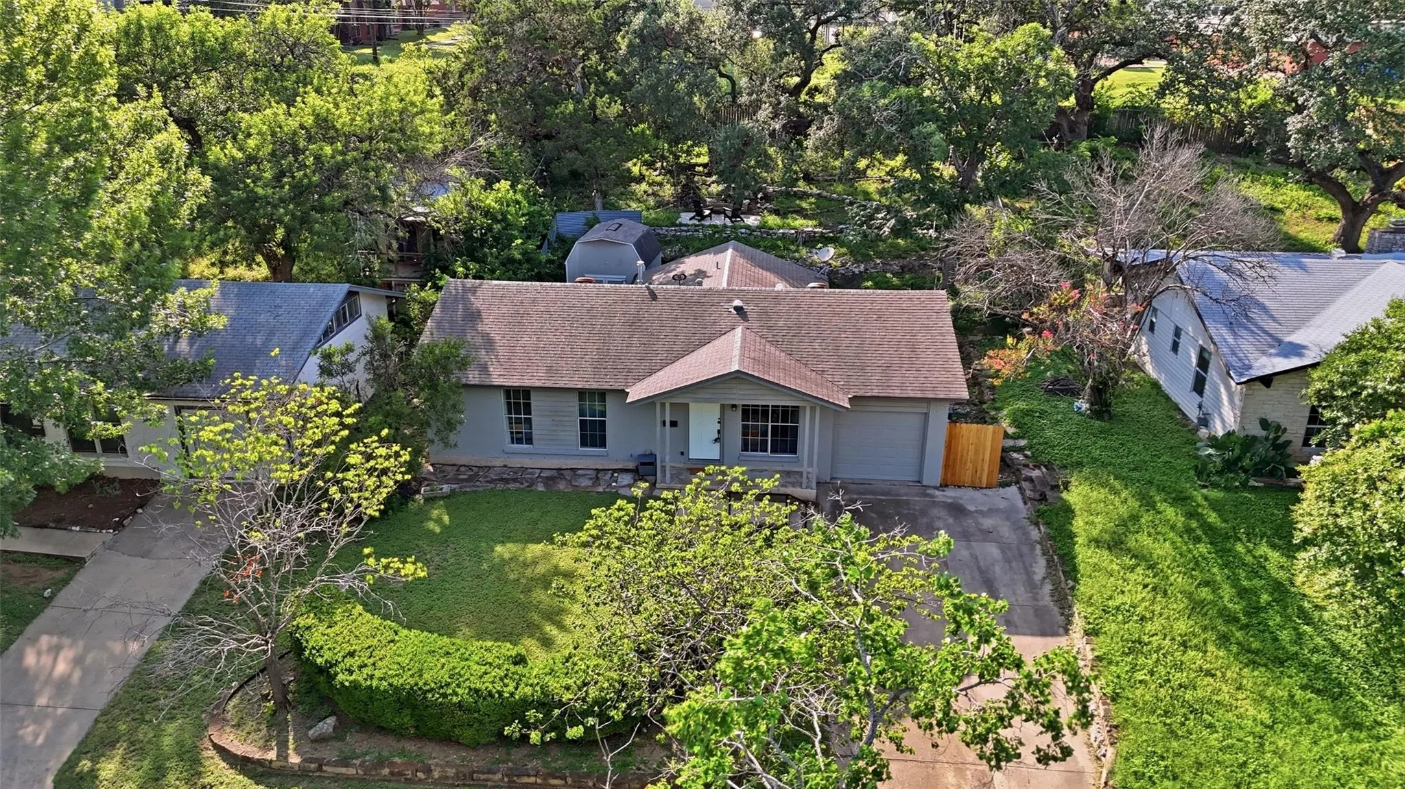 Photo 2 of 2704 CARNARVON LN