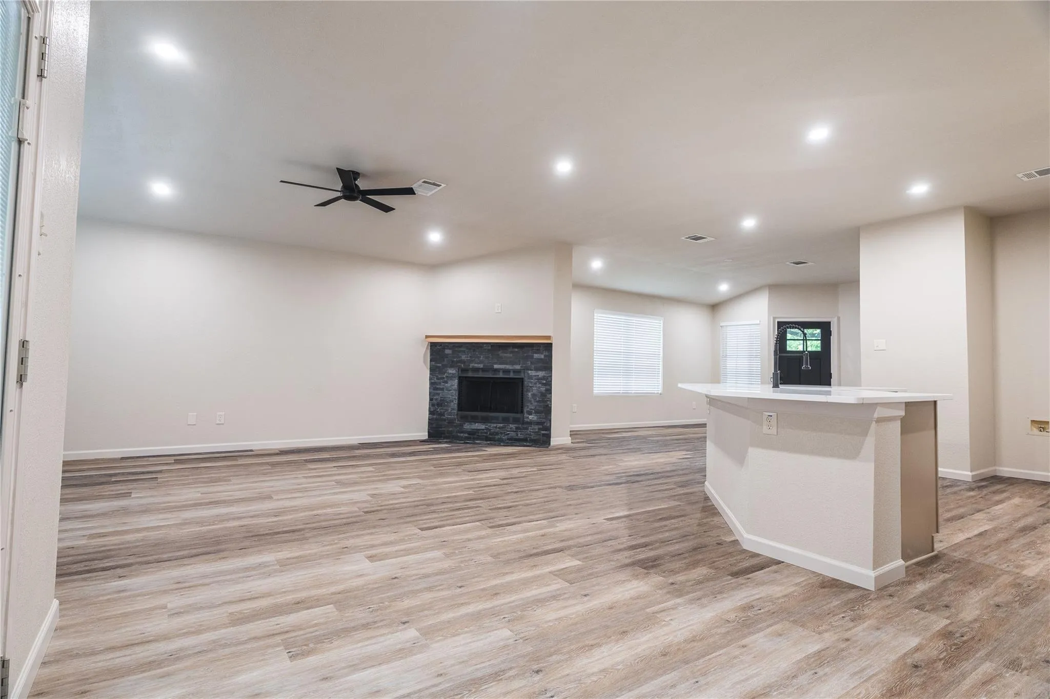 Photo 4 of 1205 GAZANIA DR