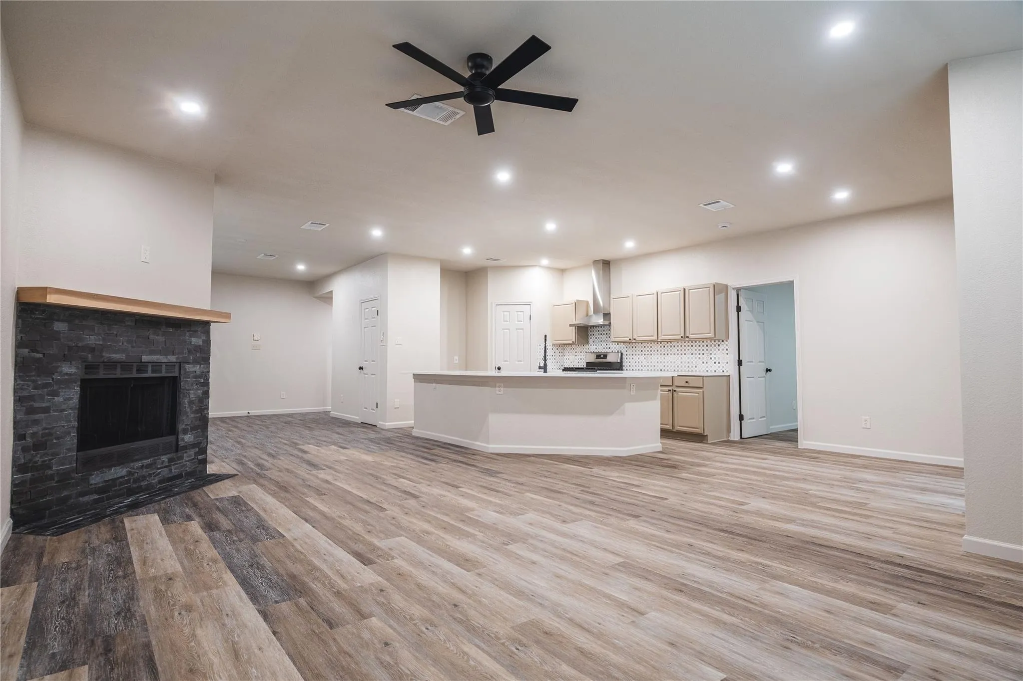 Photo 3 of 1205 GAZANIA DR