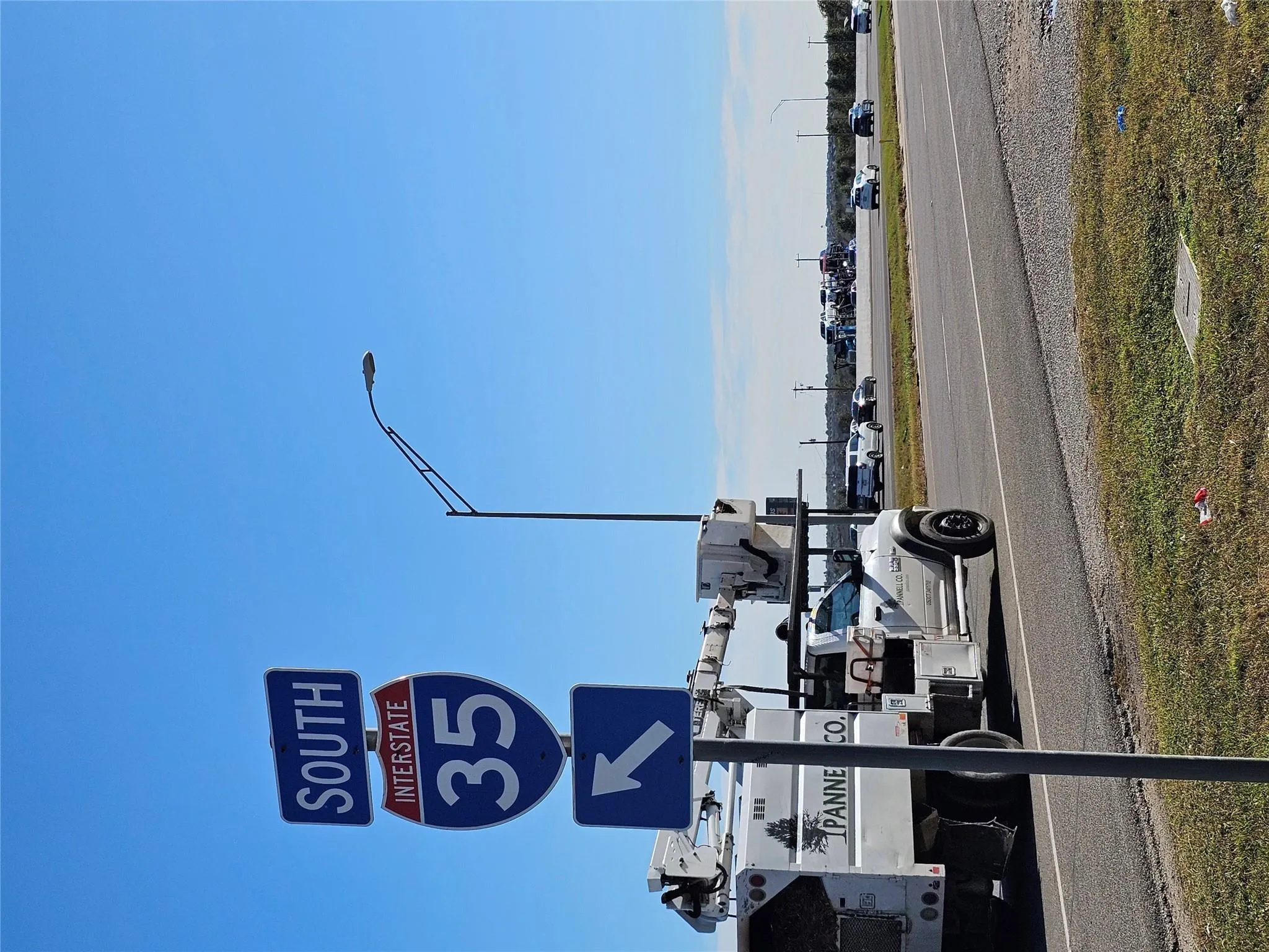 Photo 4 of 13615 N INTERSTATE 35 HWY