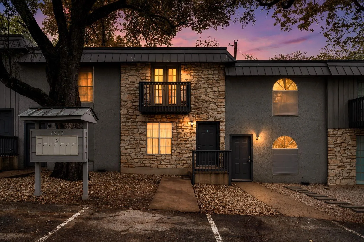Photo 2 of 1912 LIGHTSEY RD #4