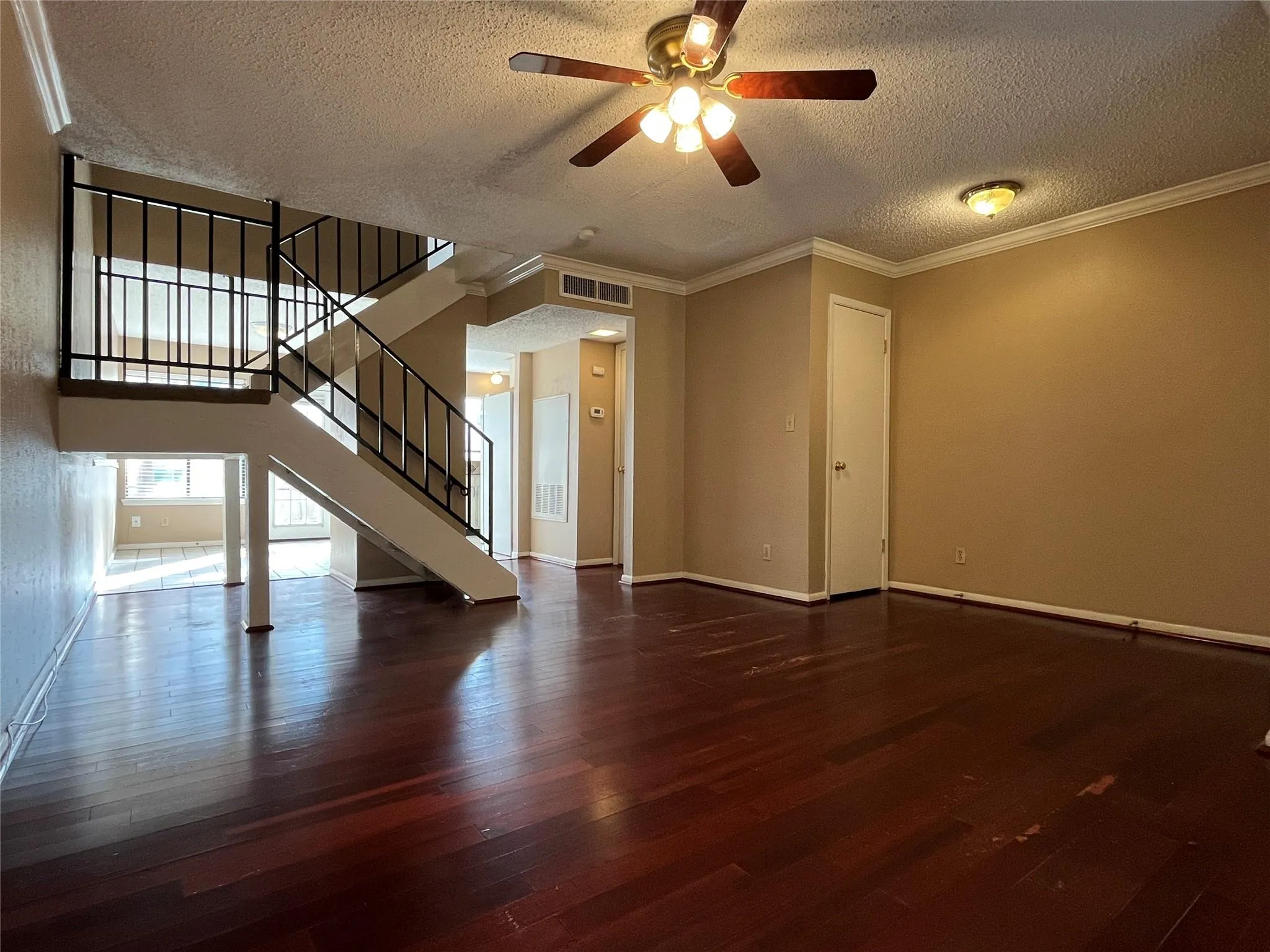 Photo 3 of 9510 QUAIL VILLAGE LN