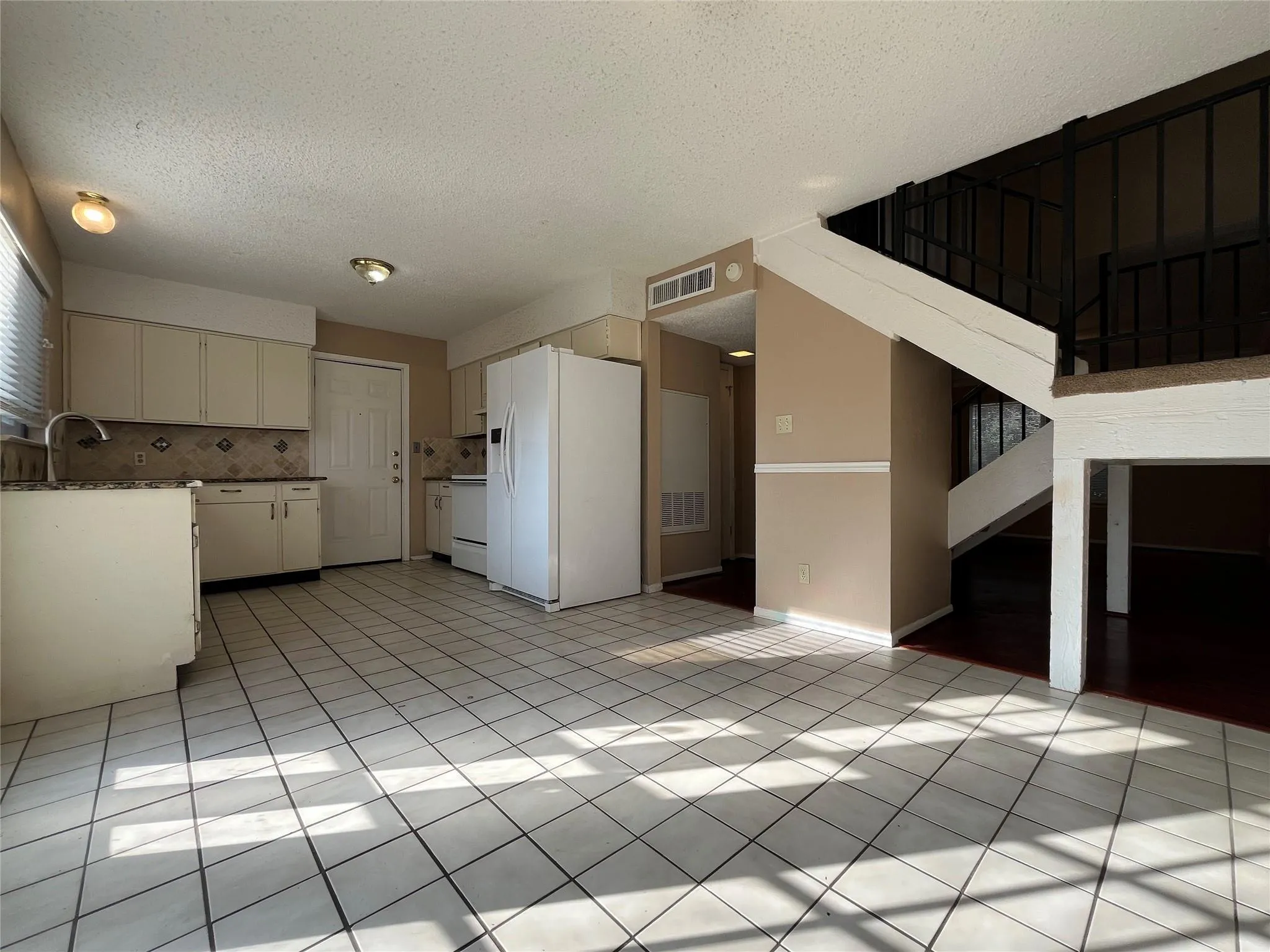 Photo 5 of 9510 QUAIL VILLAGE LN