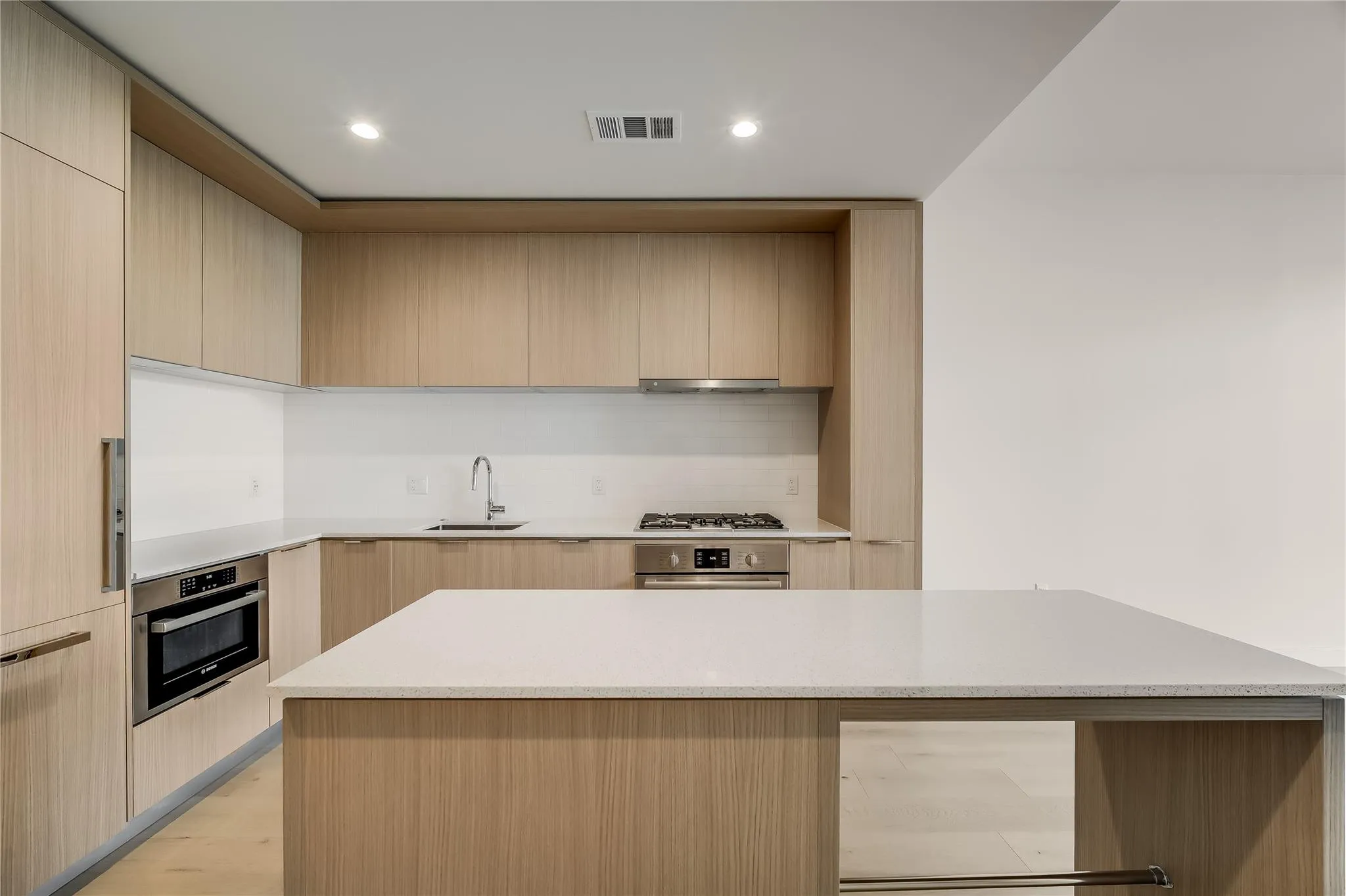 Photo 5 of 44 EAST AVE #2903