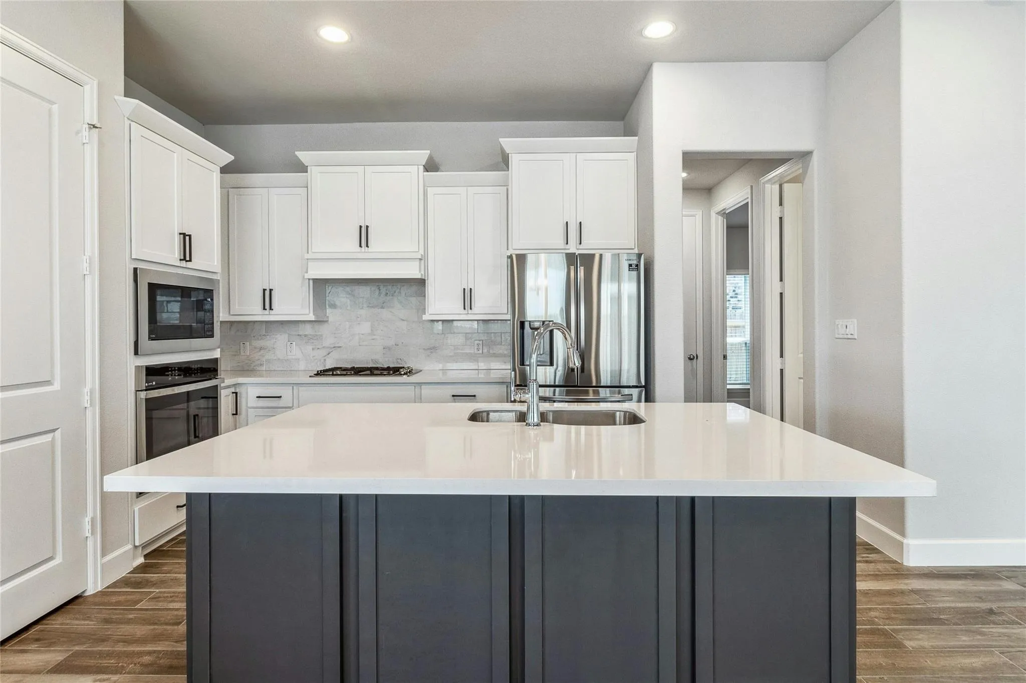 Photo 2 of 1117 BLUE OAK BLVD