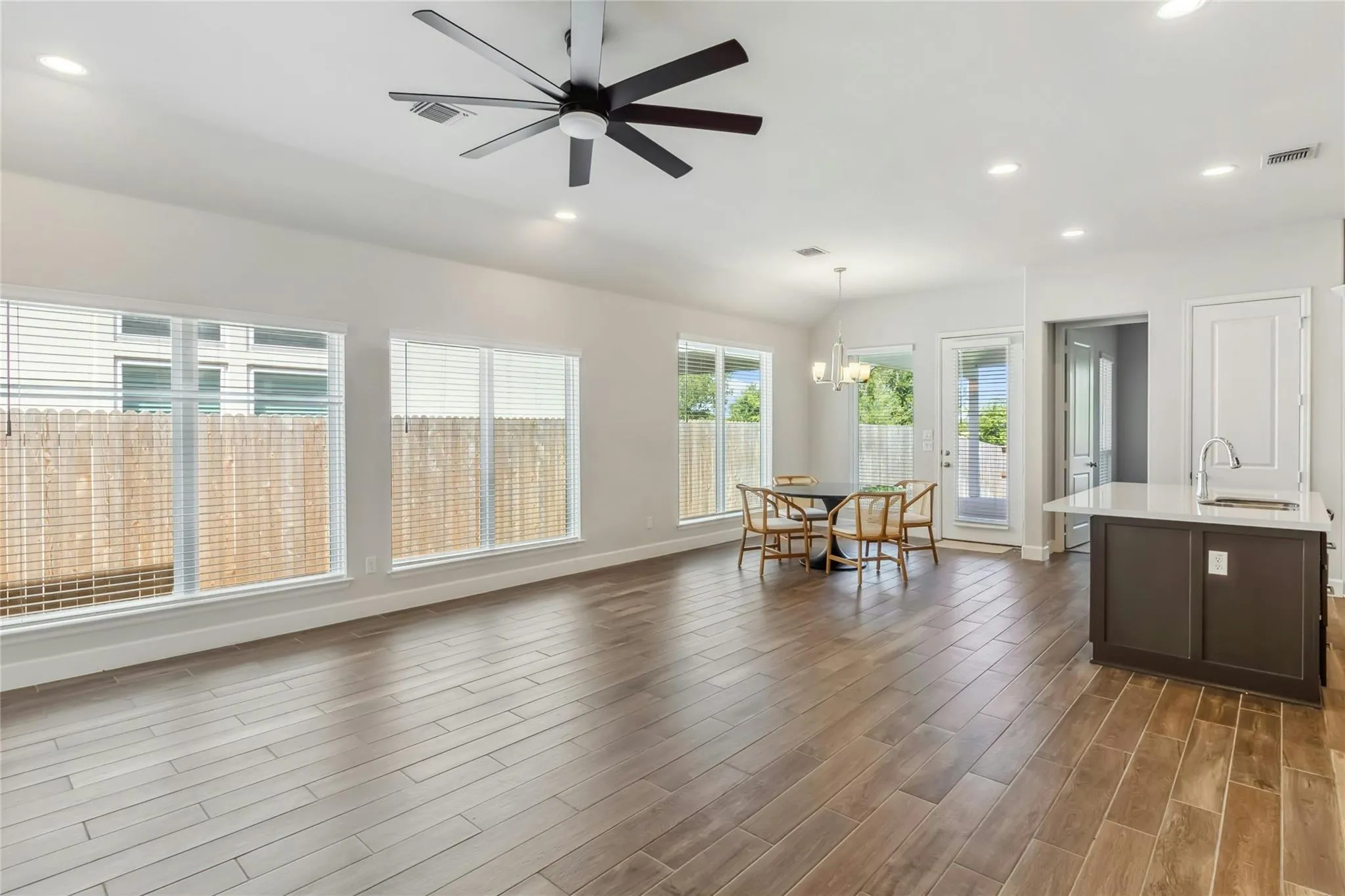 Photo 5 of 1117 BLUE OAK BLVD