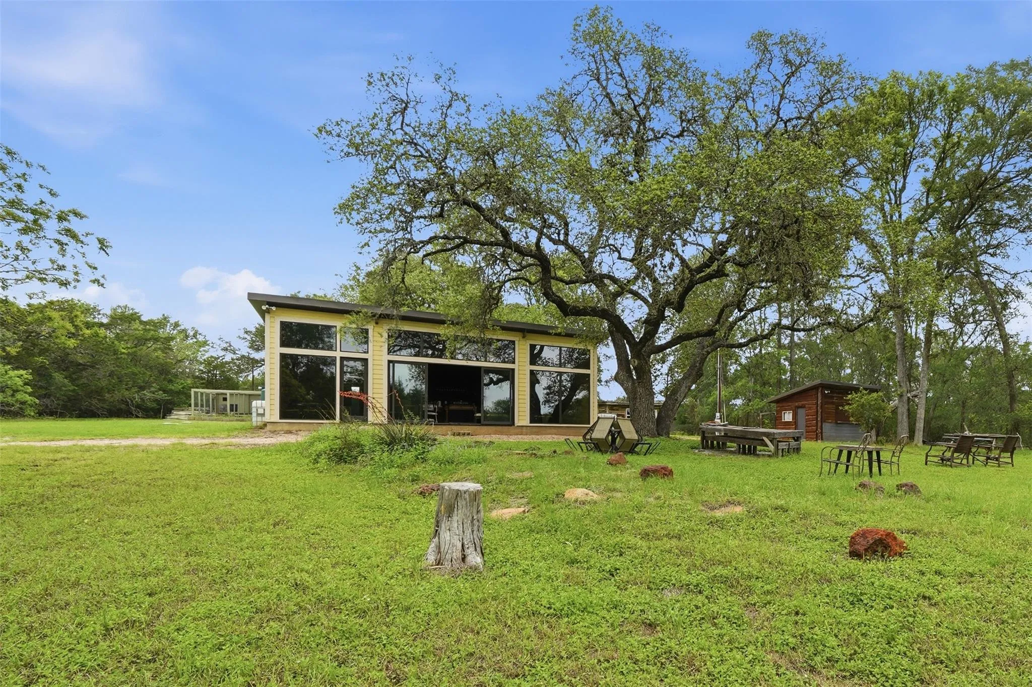 Photo of 169 ANN POWELL RD, Smithville, TX, 78957