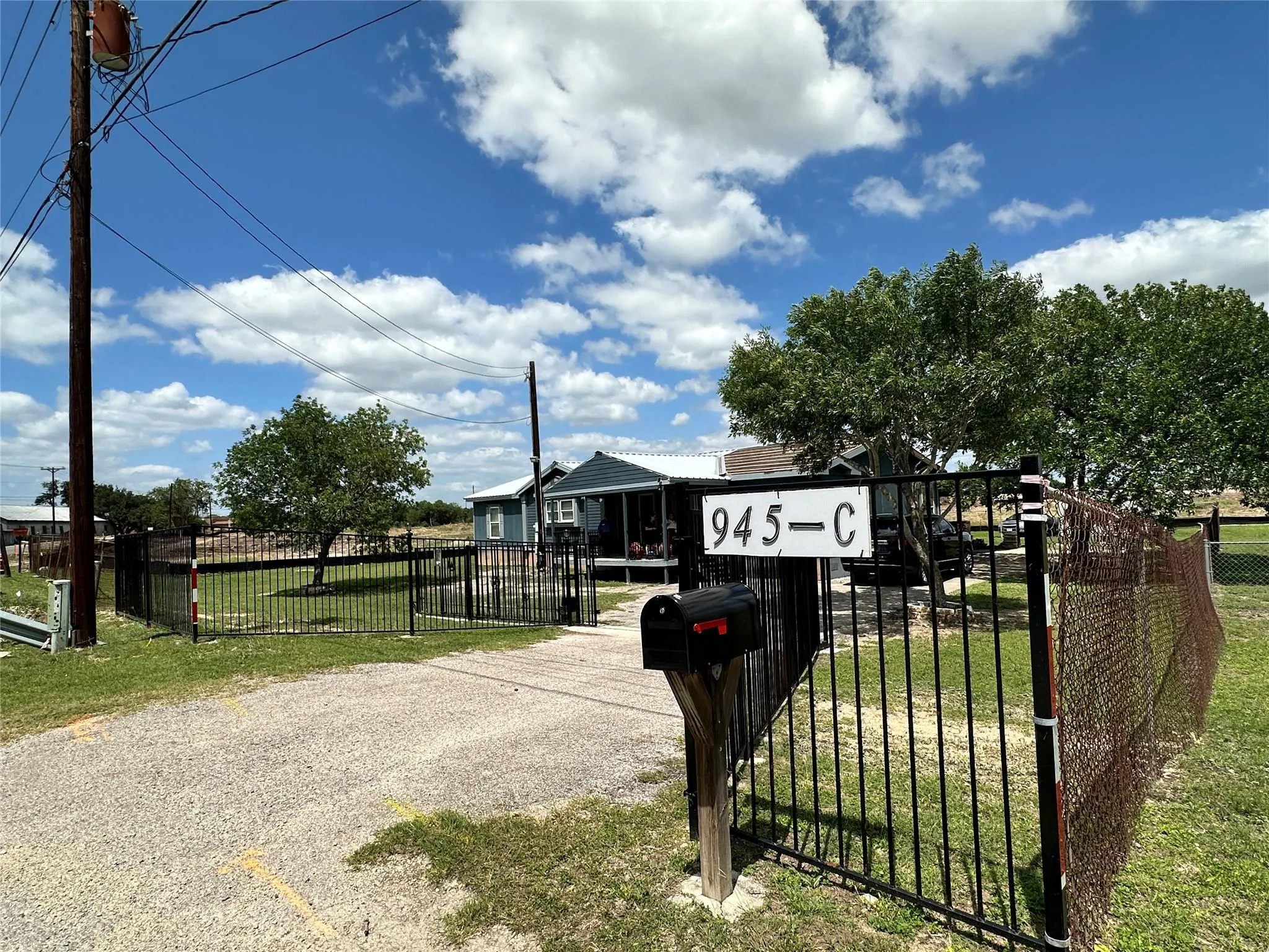 Photo 3 of 945 OLD SAN ANTONIO RD #C