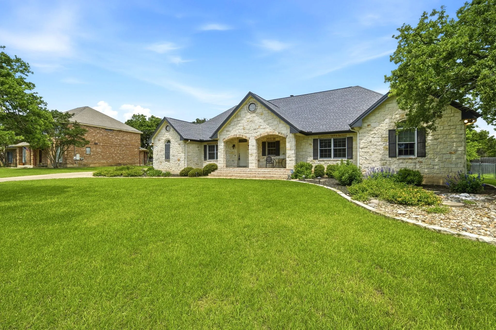 Photo 4 of 2000 FOUNTAINWOOD DR