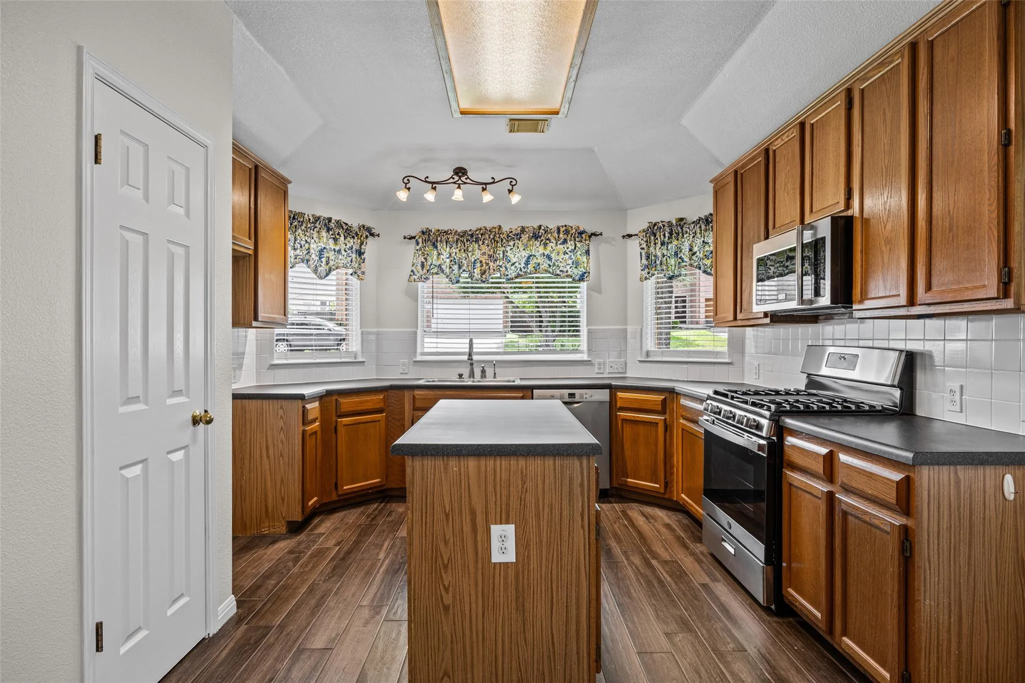 Photo 4 of 1824 RED ROCK DR