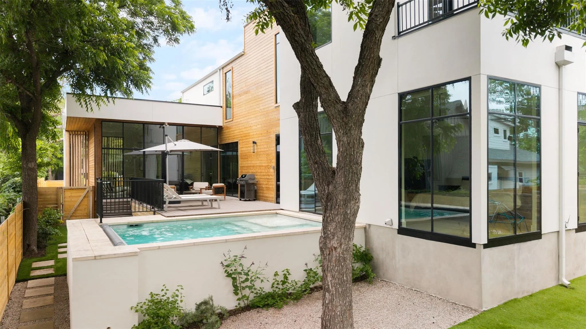 Photo of 404 KREBS LN, Austin, TX, 78704