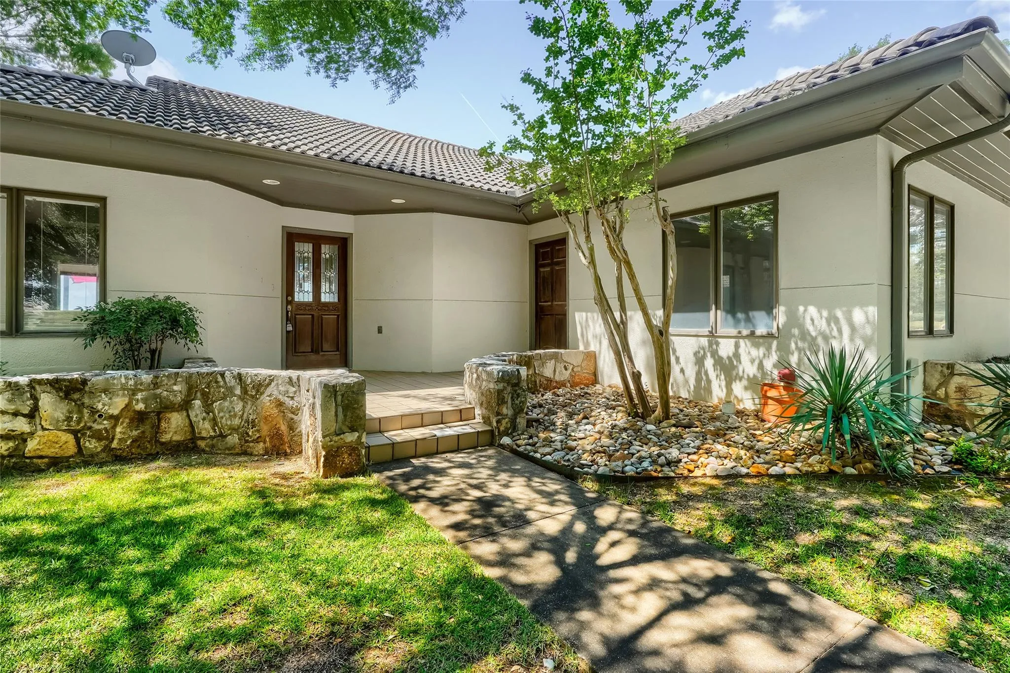 Photo 3 of 1607 CLUBHOUSE HILL DR
