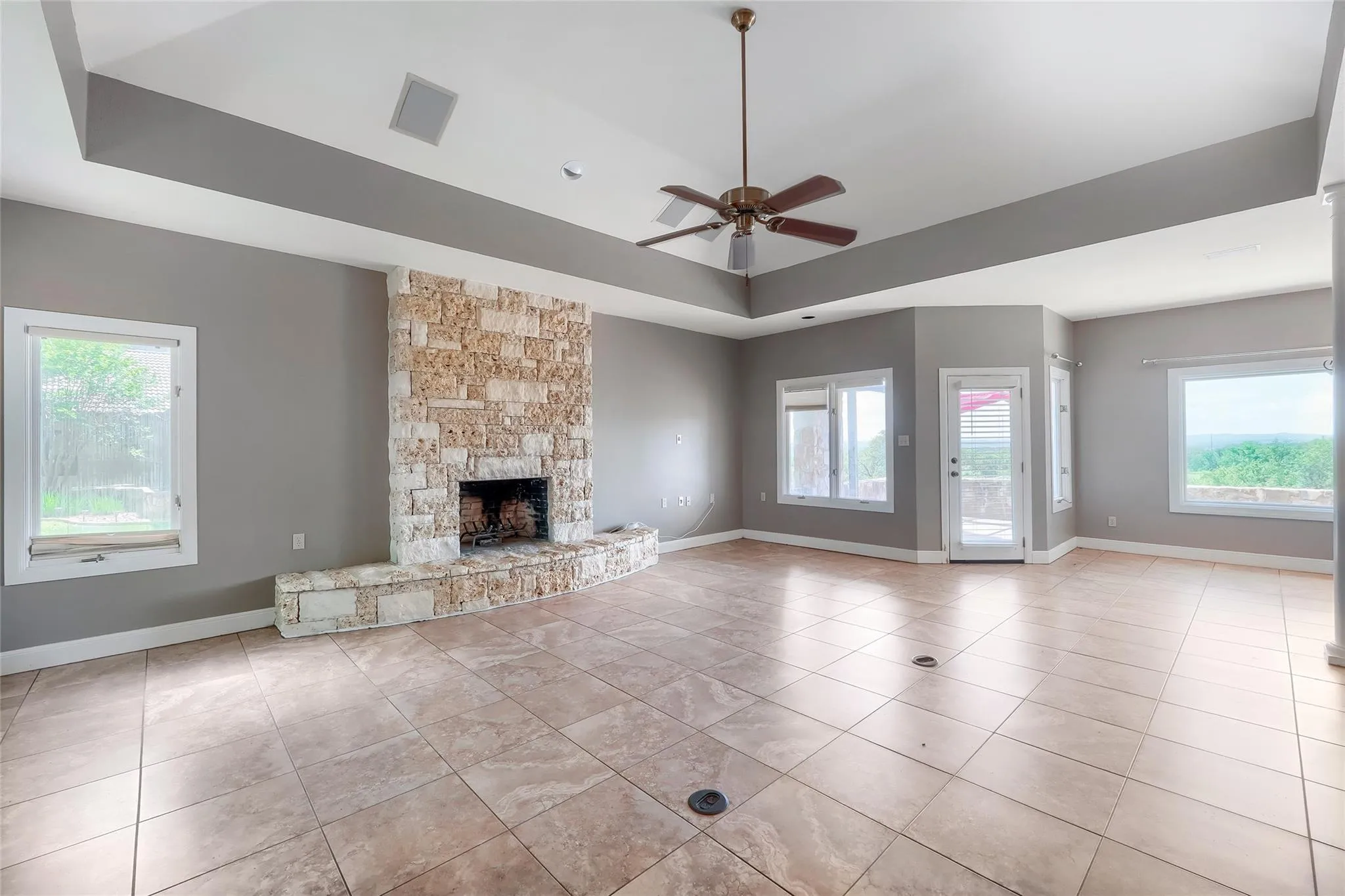 Photo 5 of 1607 CLUBHOUSE HILL DR