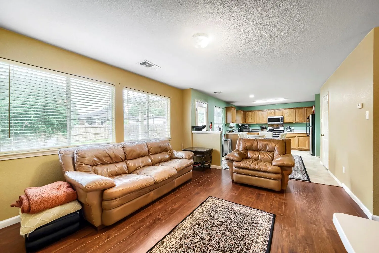 Photo 5 of 1017 CORONATION WAY