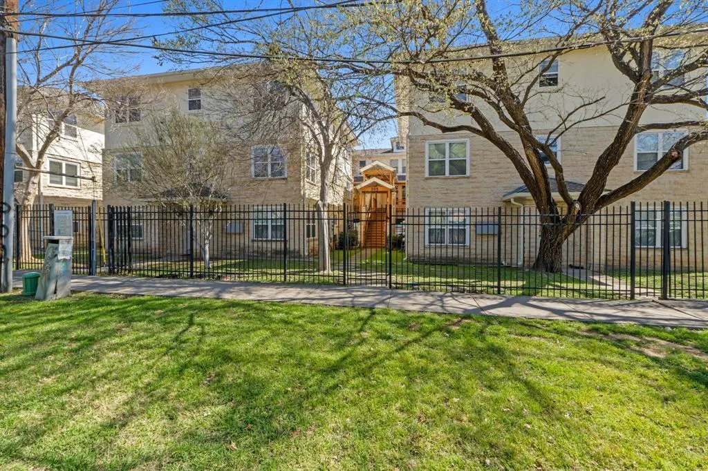 Photo of 305 E 31ST ST #2, Austin, 78705