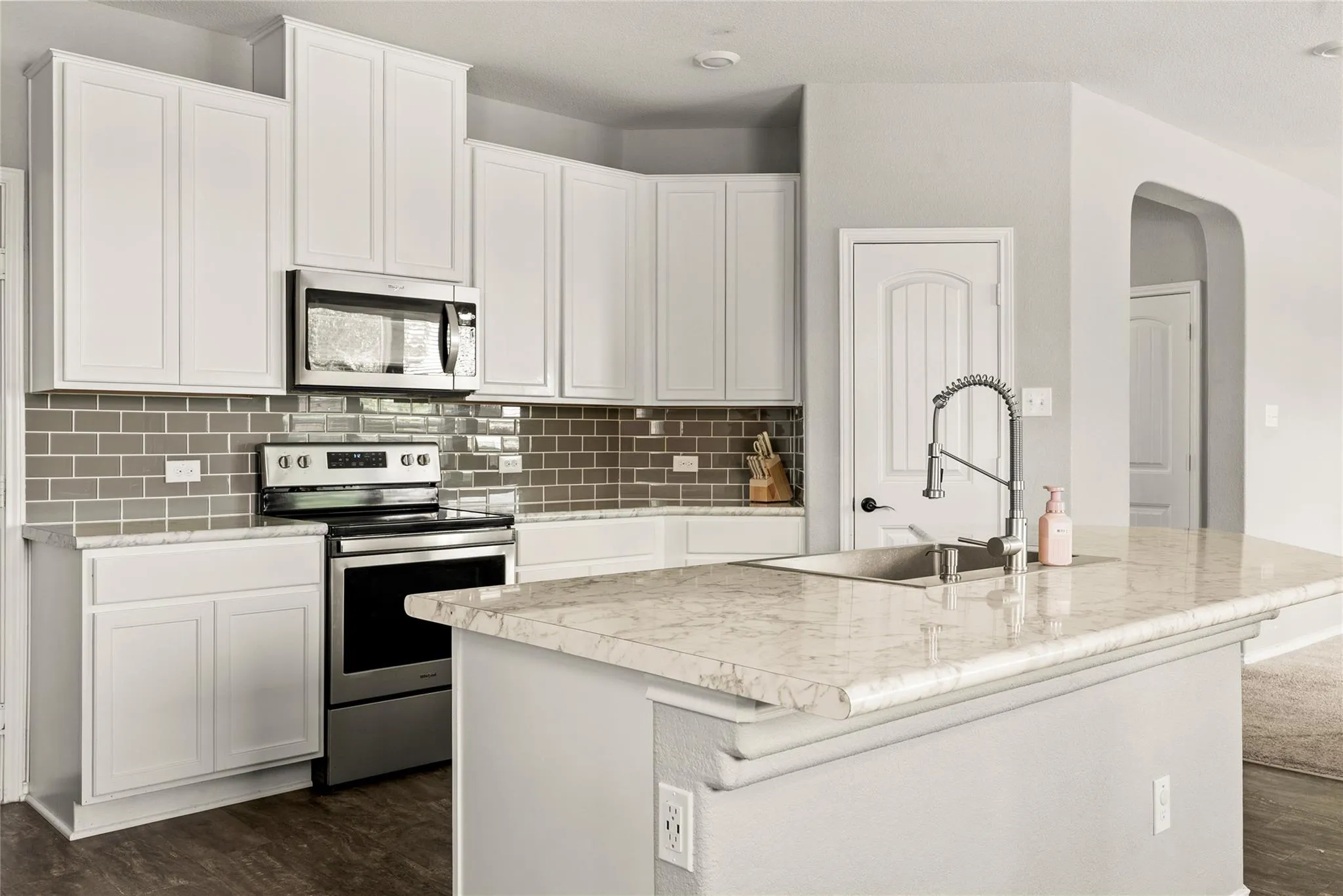 Photo 5 of 214 SARANAC DR