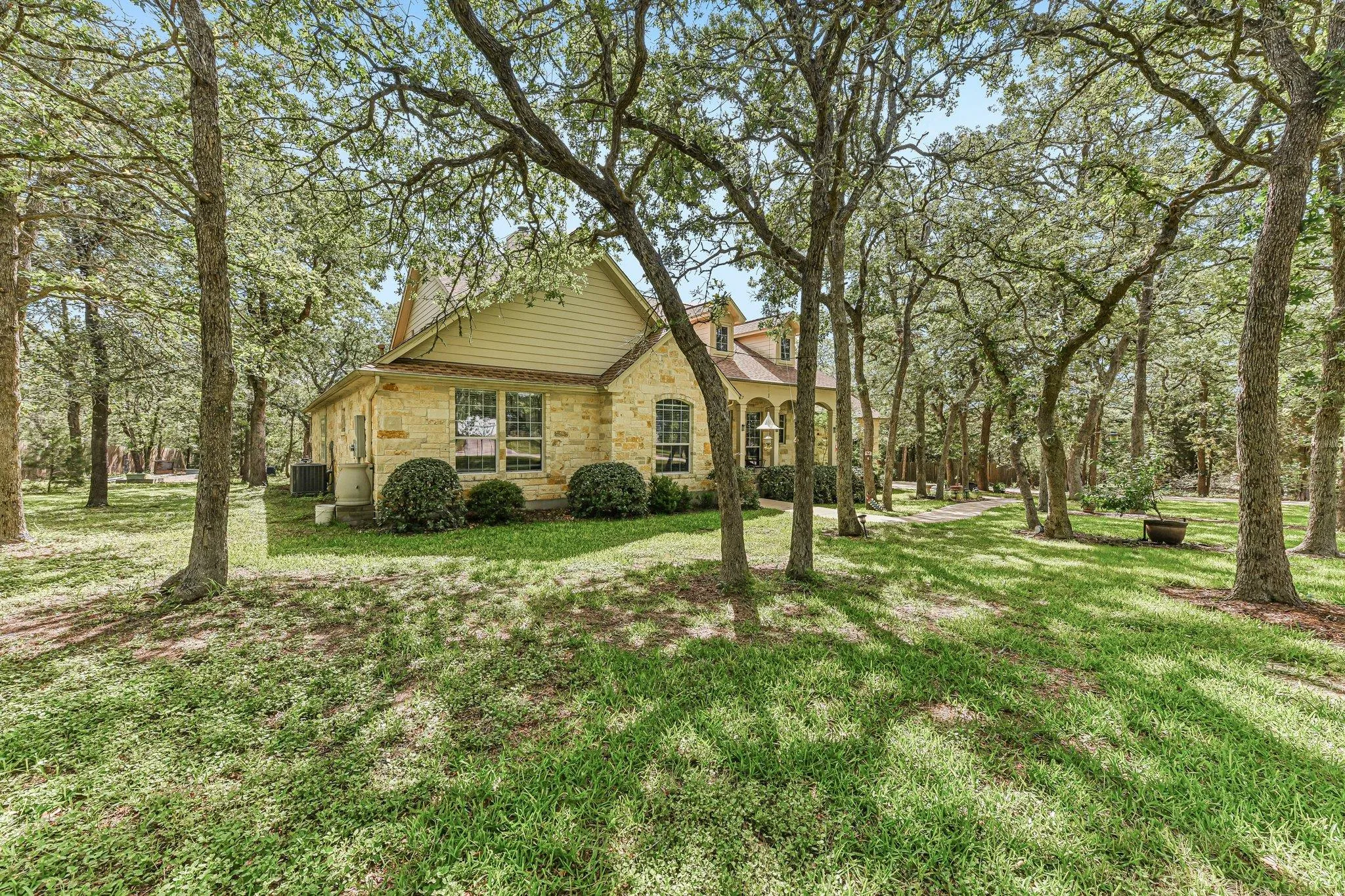 Photo 2 of 109 ELM WOOD DR