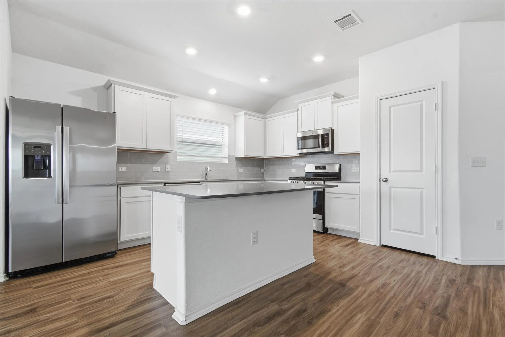 Photo 4 of 10508 STEINBECK DR