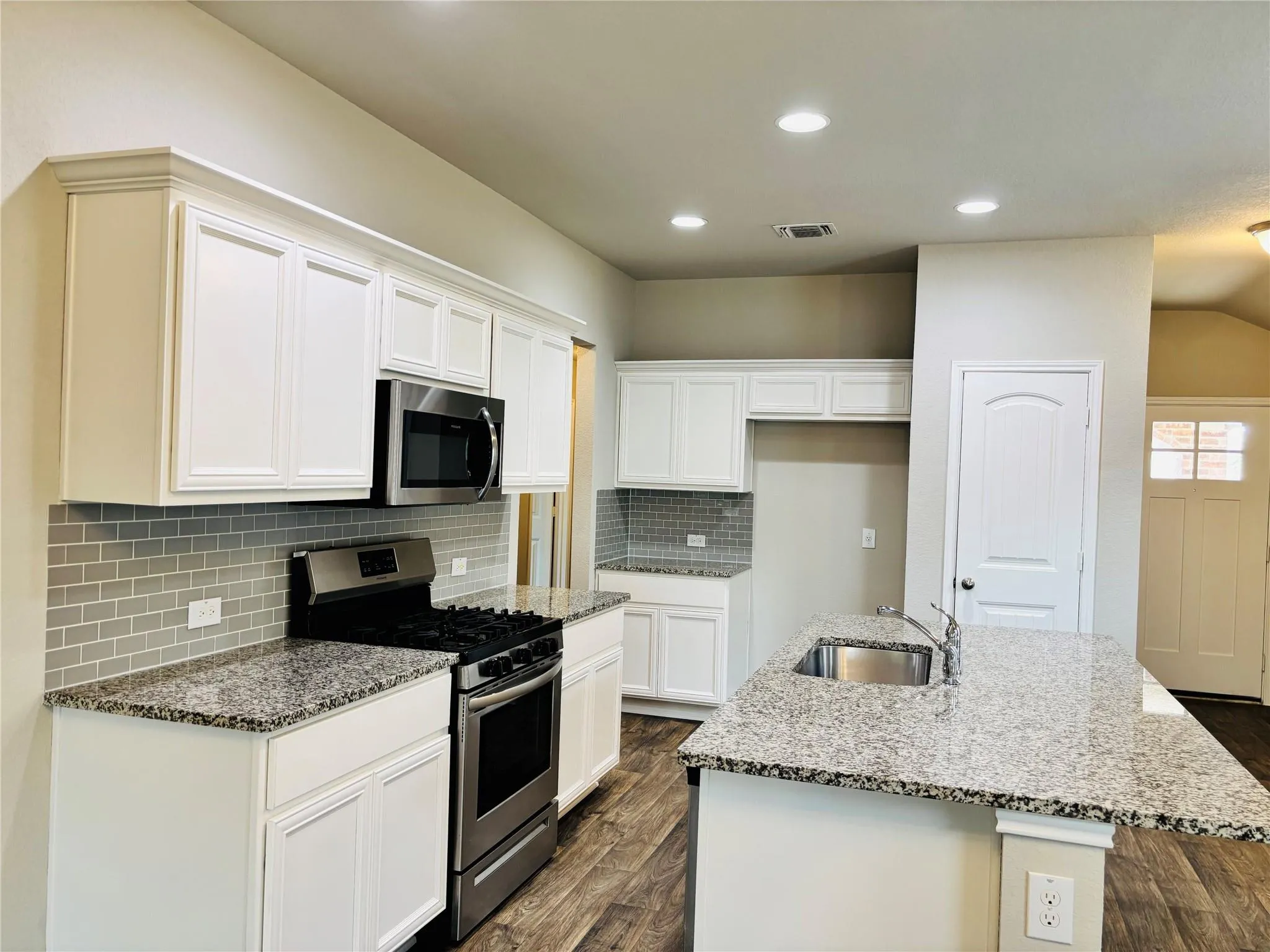 Photo 3 of 14008 HEYWOOD DR