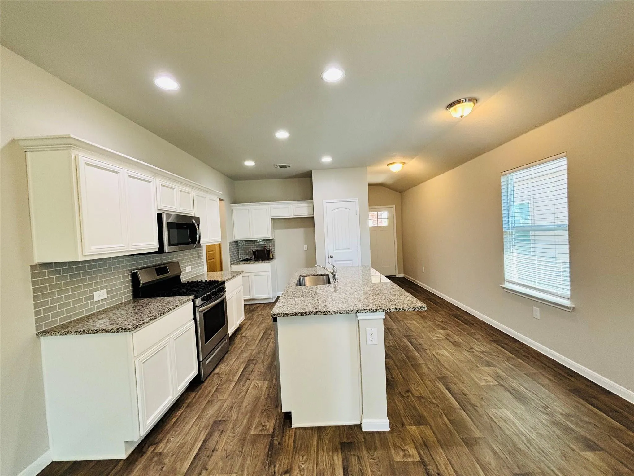 Photo 5 of 14008 HEYWOOD DR