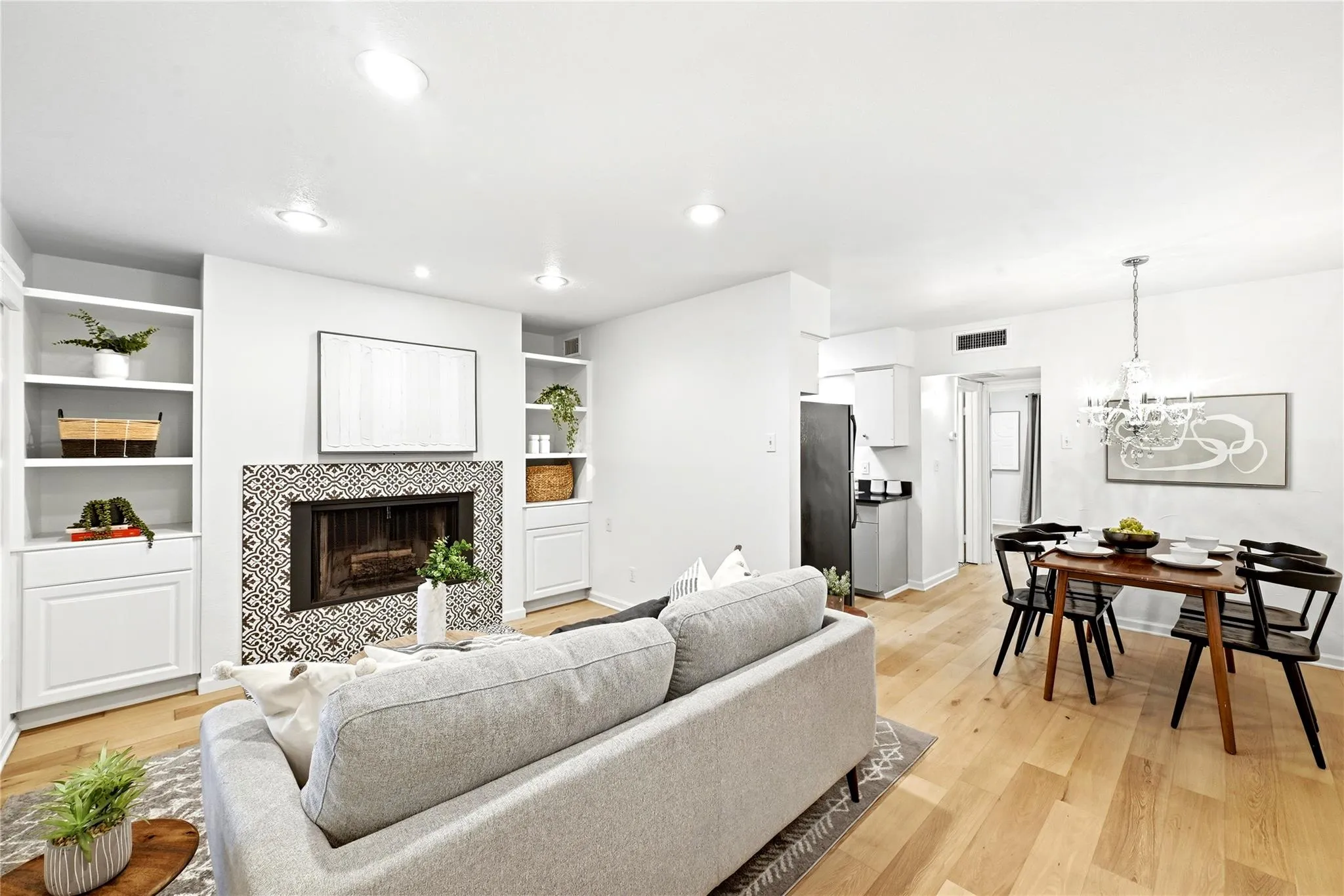 Photo 2 of 505 W 7TH ST #113