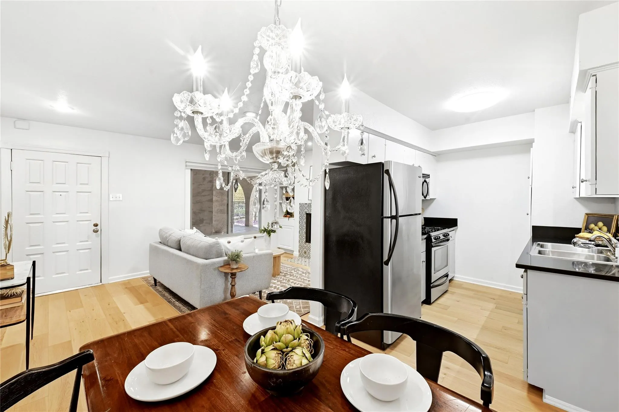 Photo 3 of 505 W 7TH ST #113