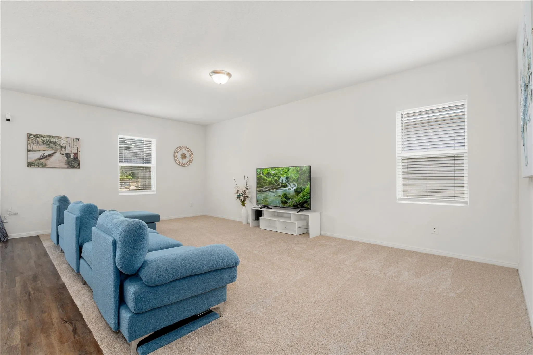 Photo 5 of 19325 BERRINGER DR