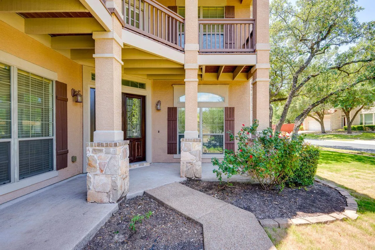 Photo 3 of 15633 INTERLACHEN DR