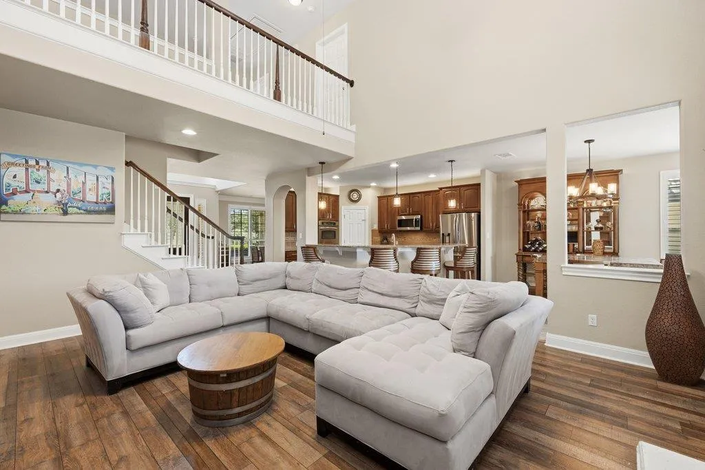 Photo 3 of 11228 WOODLAND HILLS TRL