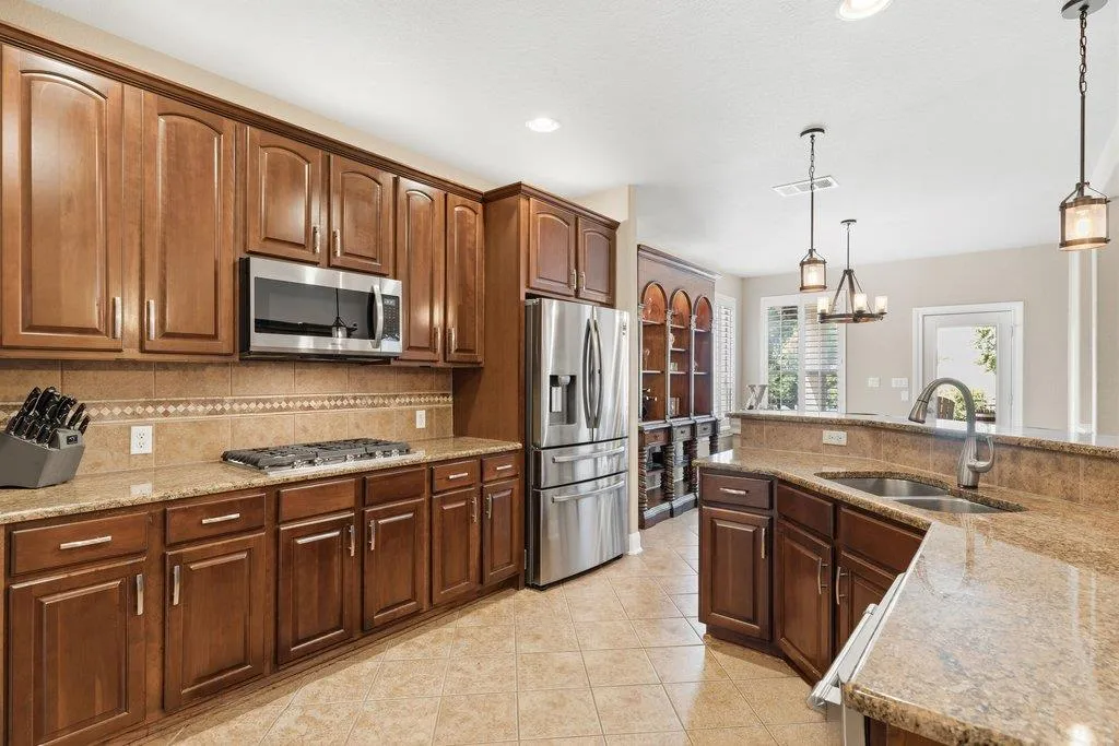 Photo 4 of 11228 WOODLAND HILLS TRL