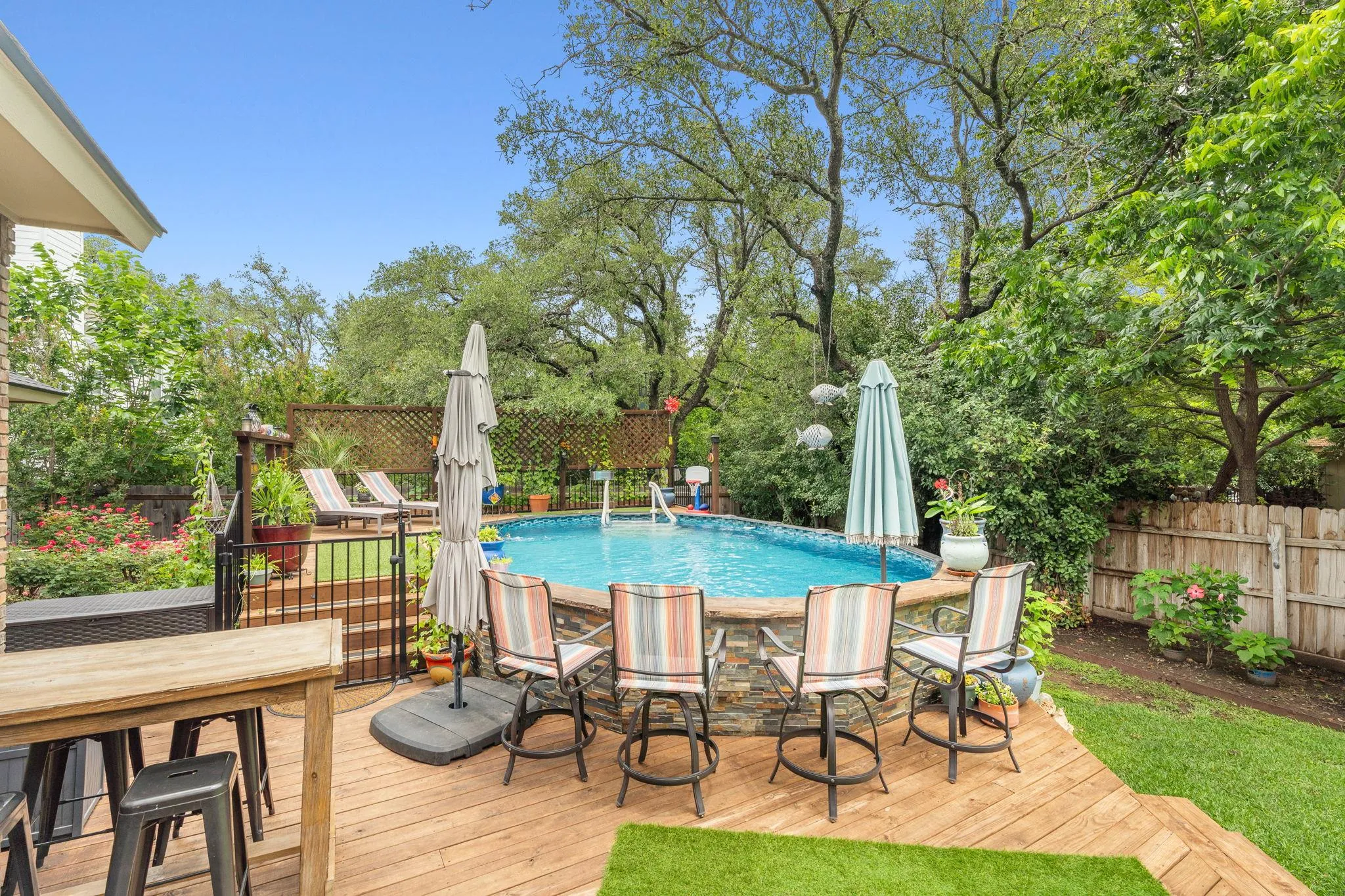 Photo 4 of 307 S RIDGE CIR