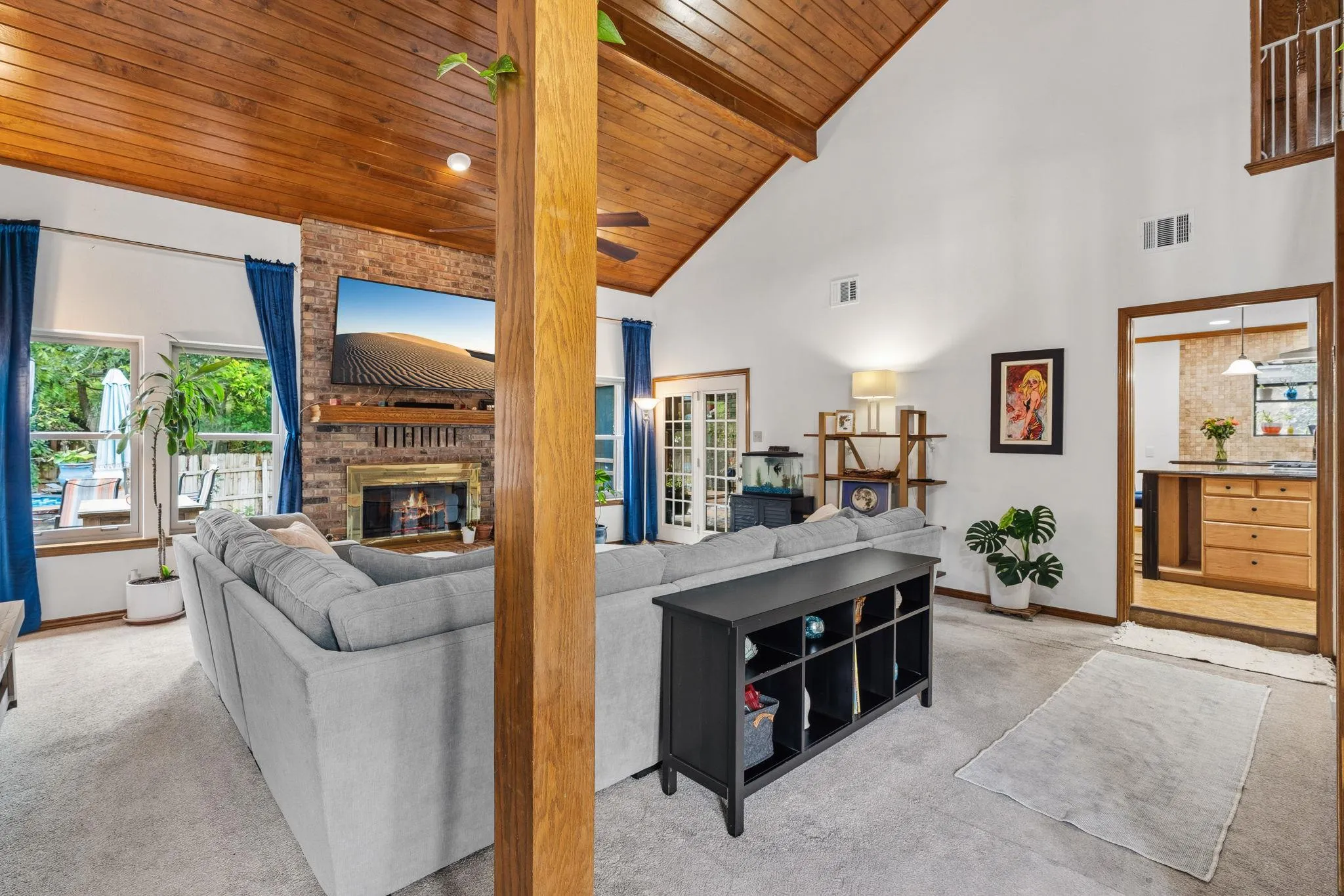 Photo 5 of 307 S RIDGE CIR