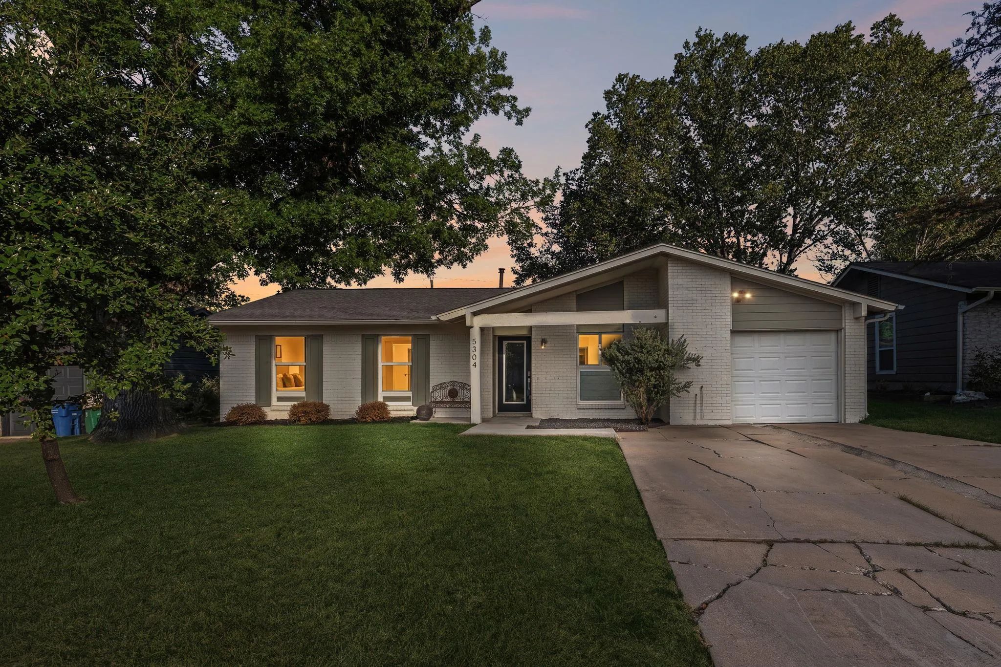 Photo 4 of 5304 BASSWOOD LN