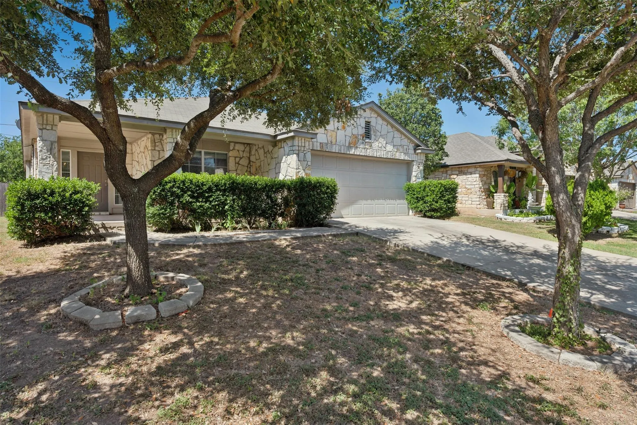 Photo 2 of 305 VERANO DR