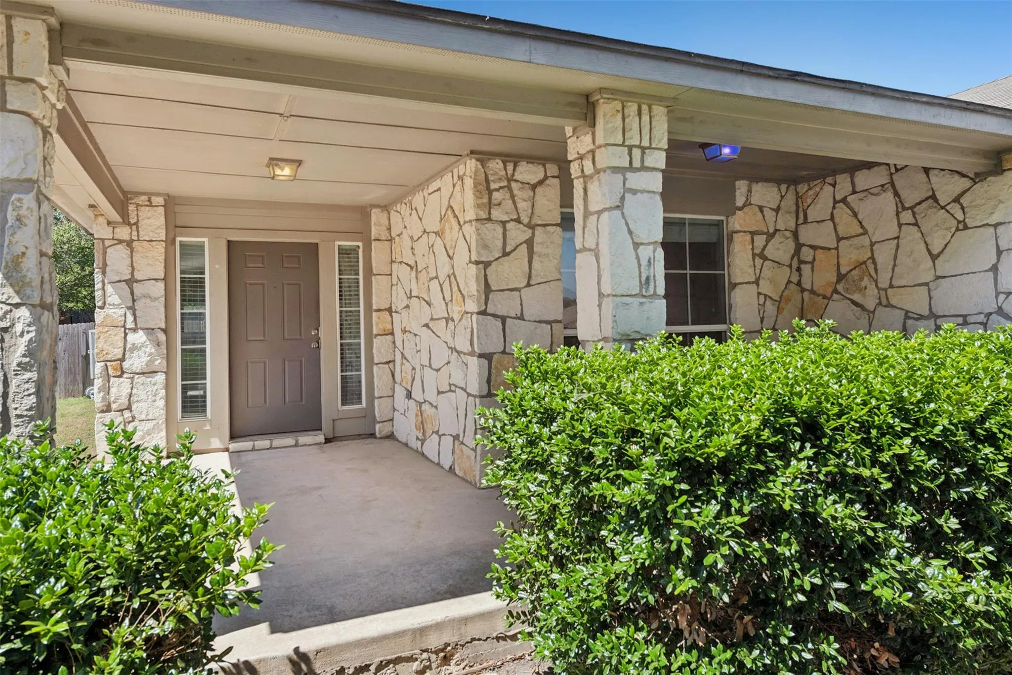 Photo 3 of 305 VERANO DR