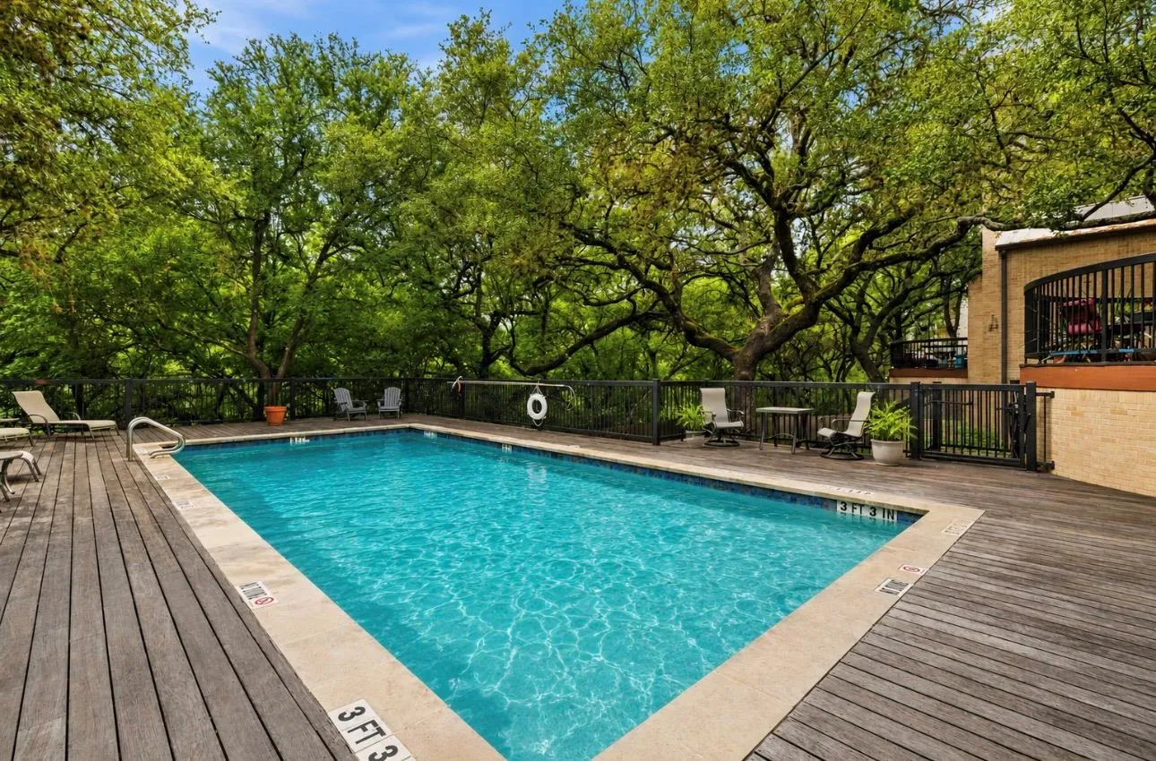Photo 4 of 1615 SPYGLASS DR #4